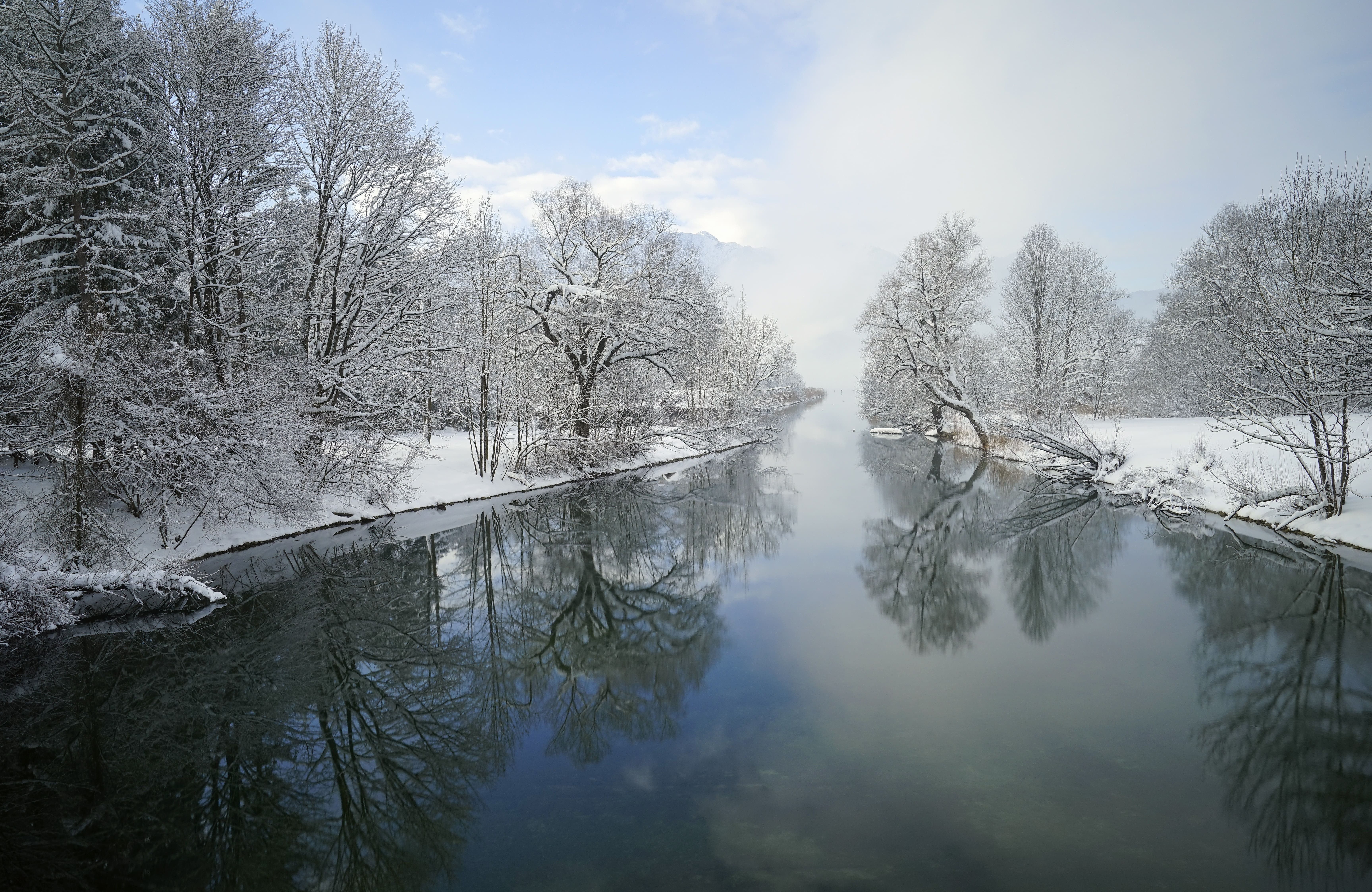 Fototapete VLIES-Tapete Premium Natur Winter Fluss Bäume Winterwunderland