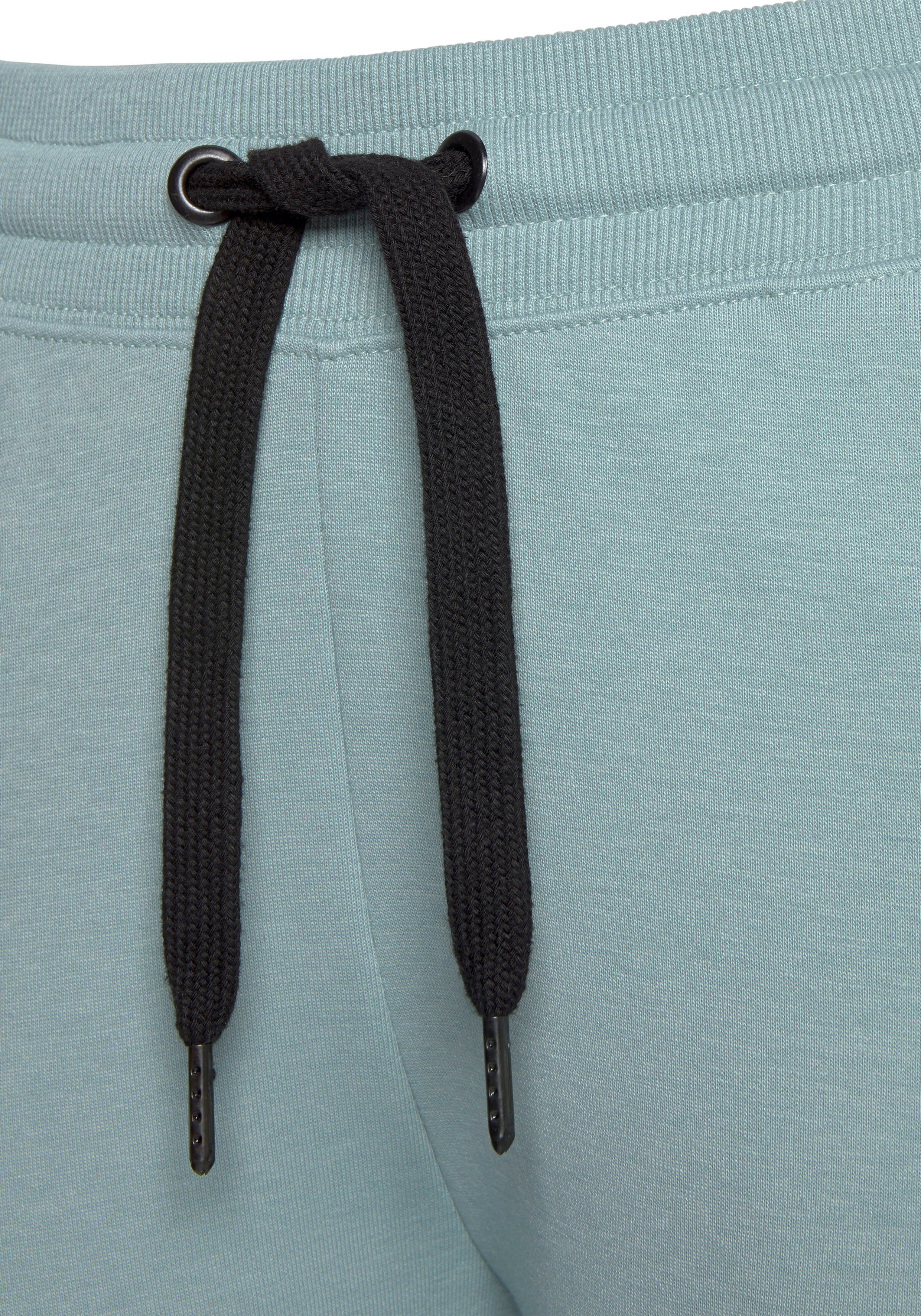 Bench. Loungewear Sweathose mit Seitenstreifen und schmalem Bein, Loungeanzug