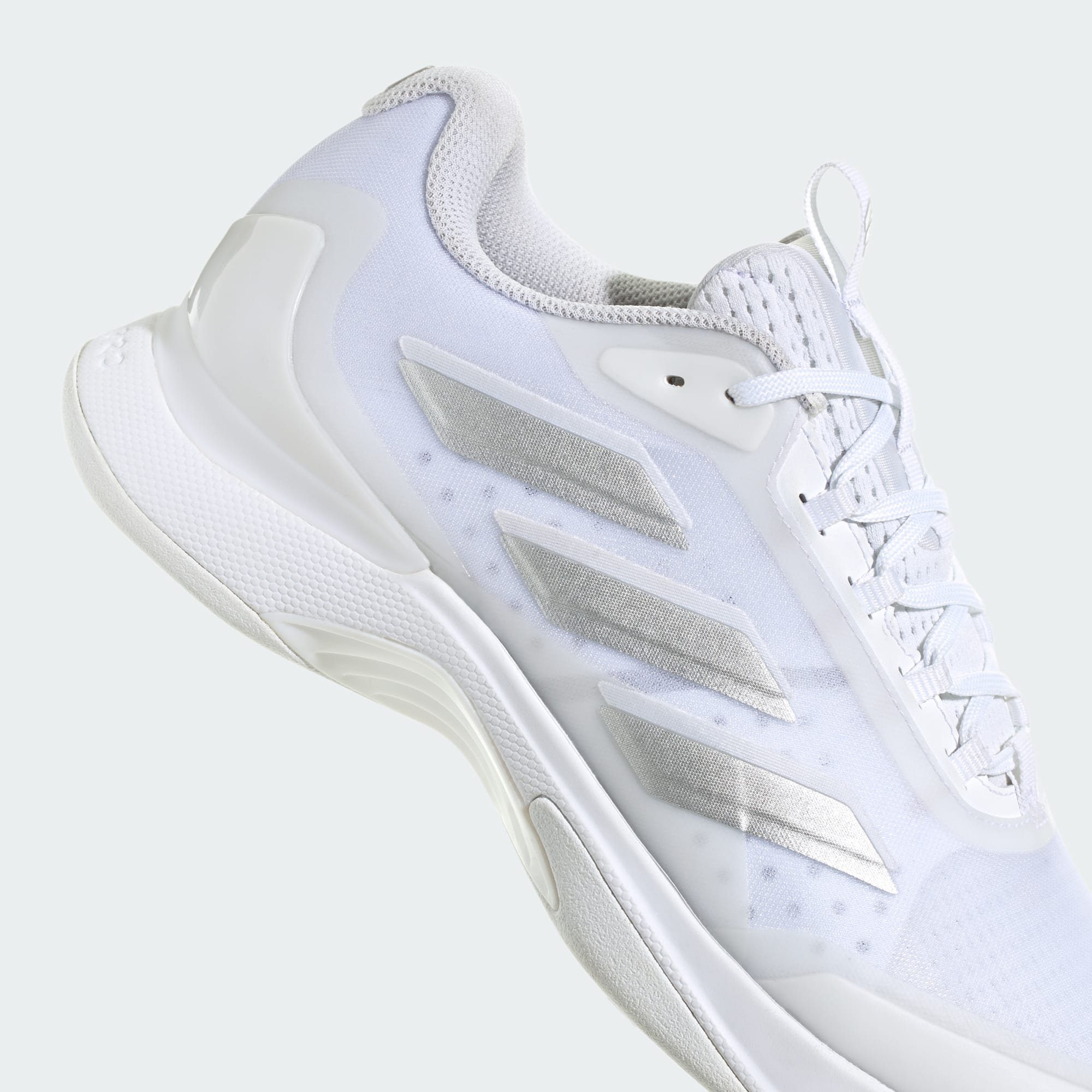 Silver adidas Indoorschuh Performance / Grey TENNISSCHUH White / Cloud One Metallic 2 AVACOURT
