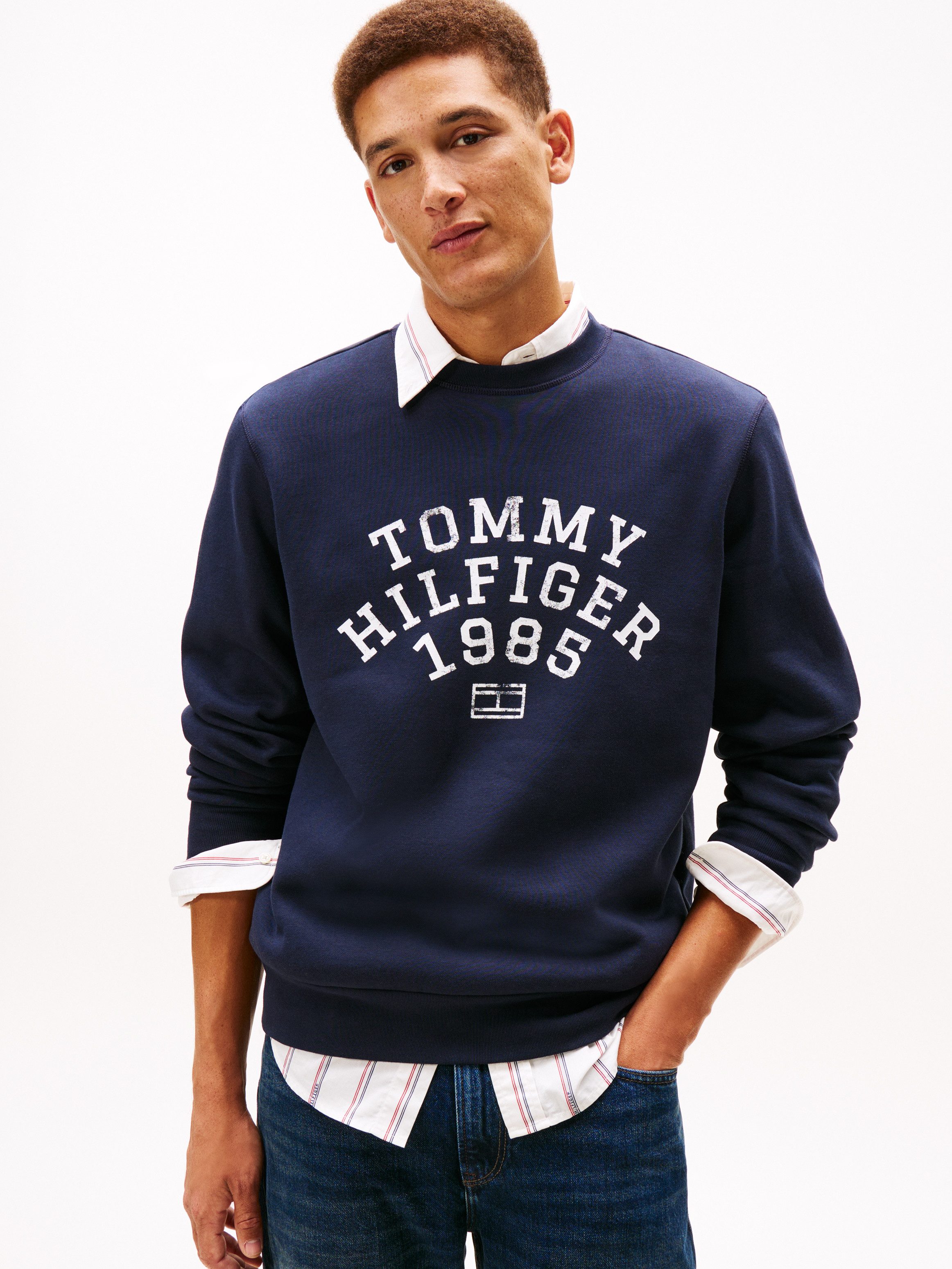 Tommy Hilfiger Sweatshirt HILFIGER ARCH normale Passform, kontrastfarbener Print, Rundhals