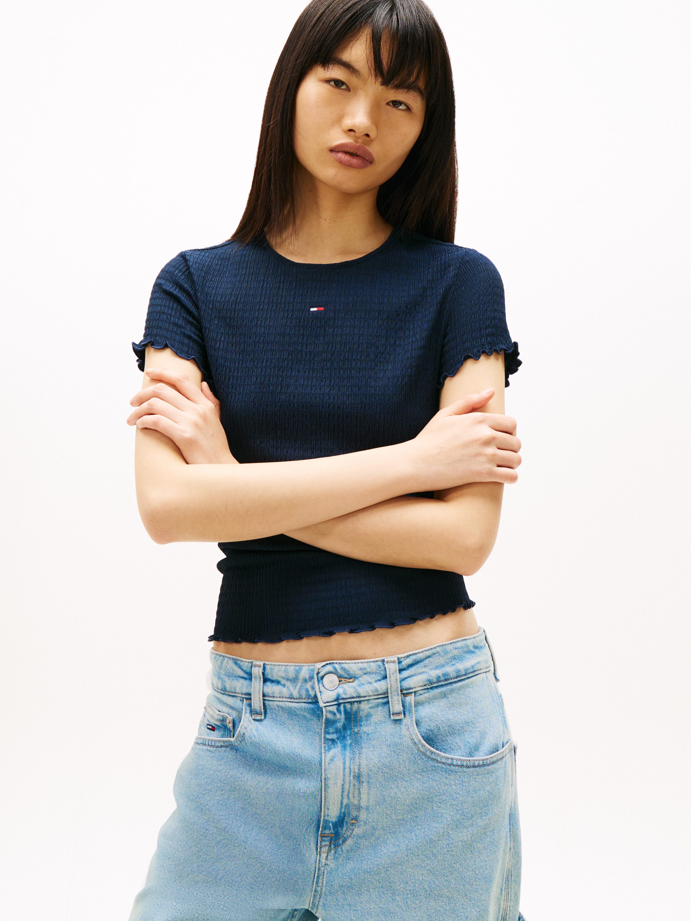 Tommy Jeans Kurzarmshirt TJW SLIM SMOCK SS TEE aus Seersucker, mit Kräuselsaum