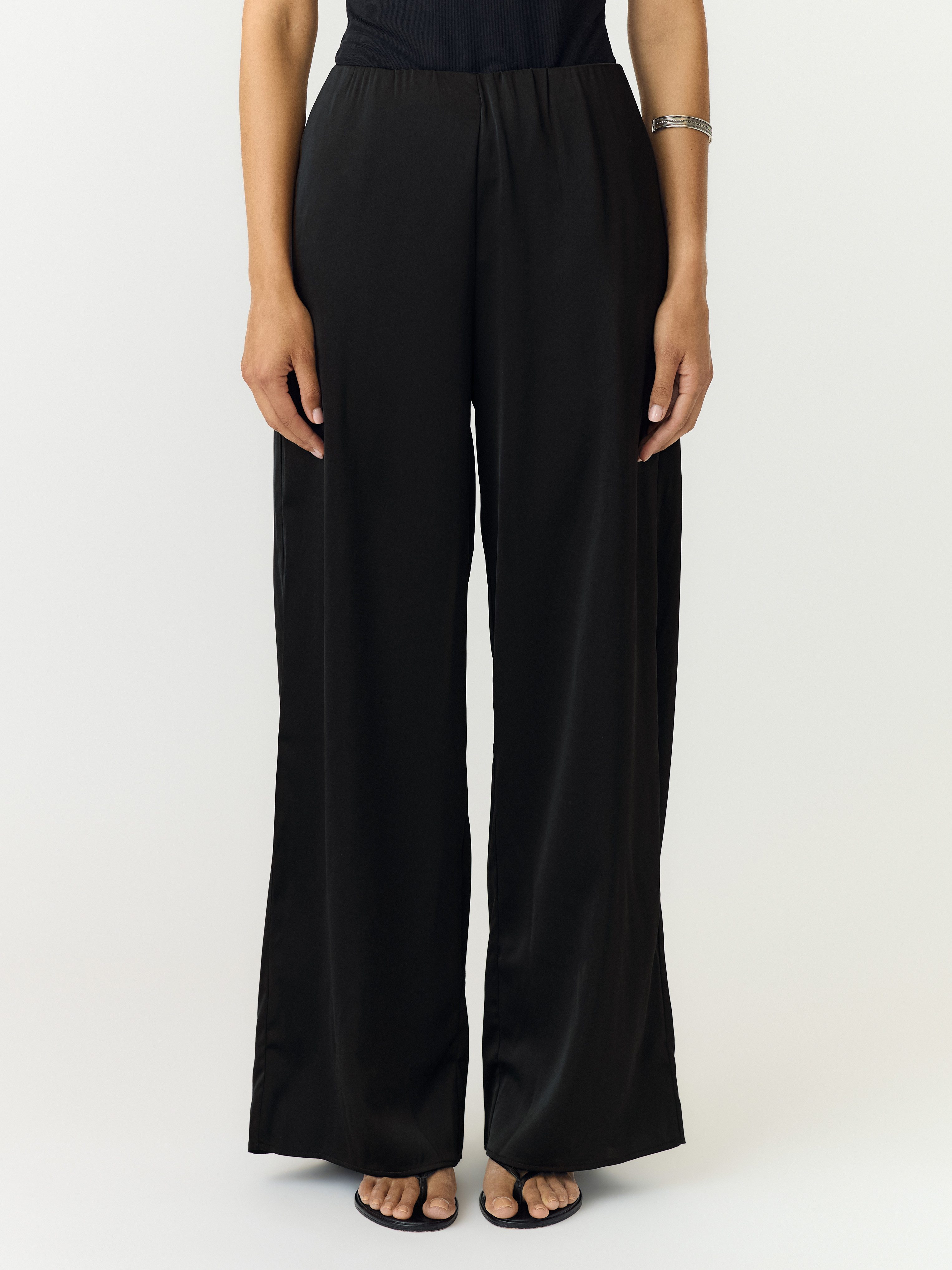 Y.A.S Anzughose YASPELLA HW WIDE PANTS S. NOOS mit Stretch, glänzend