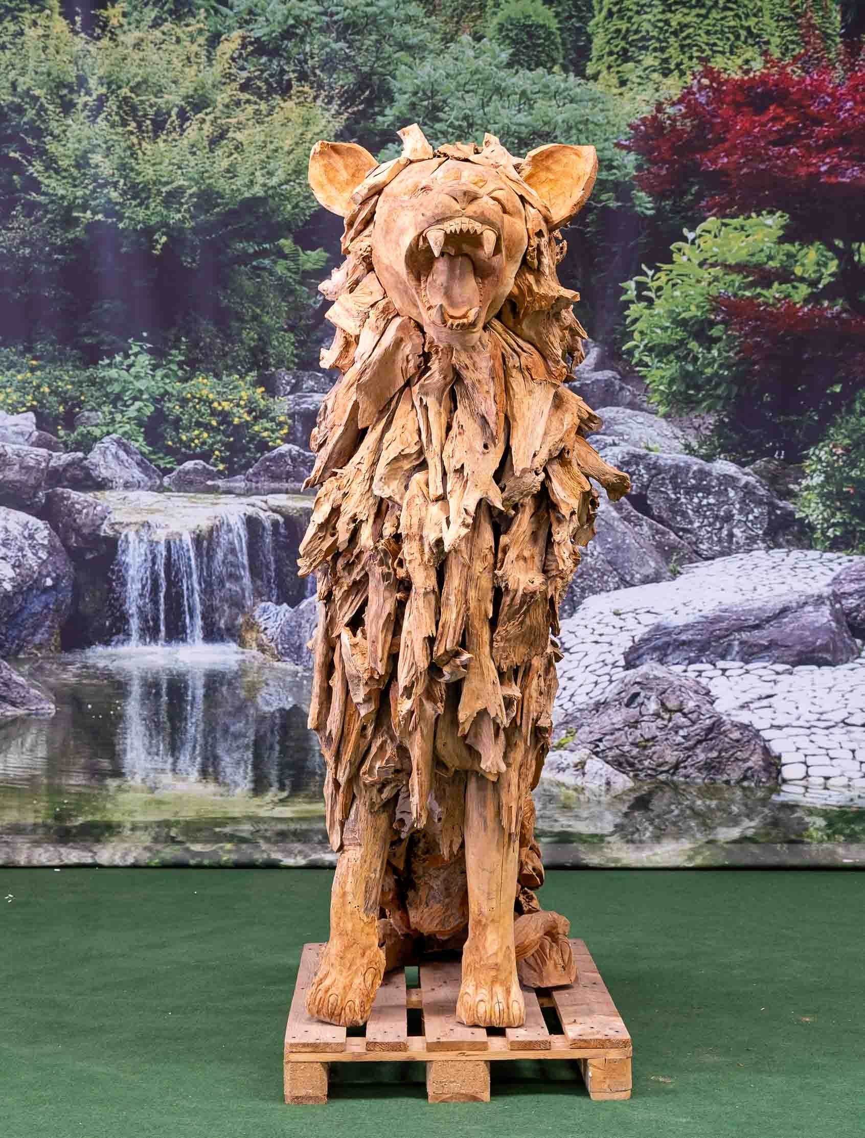 IDYL Gartenfigur IDYL Teak Holz Figur "Löwe sitzend groß", Wurzeln des Teakbaumes in mühseliger Handarbeit hergestellt, daher besonders Nachhaltig