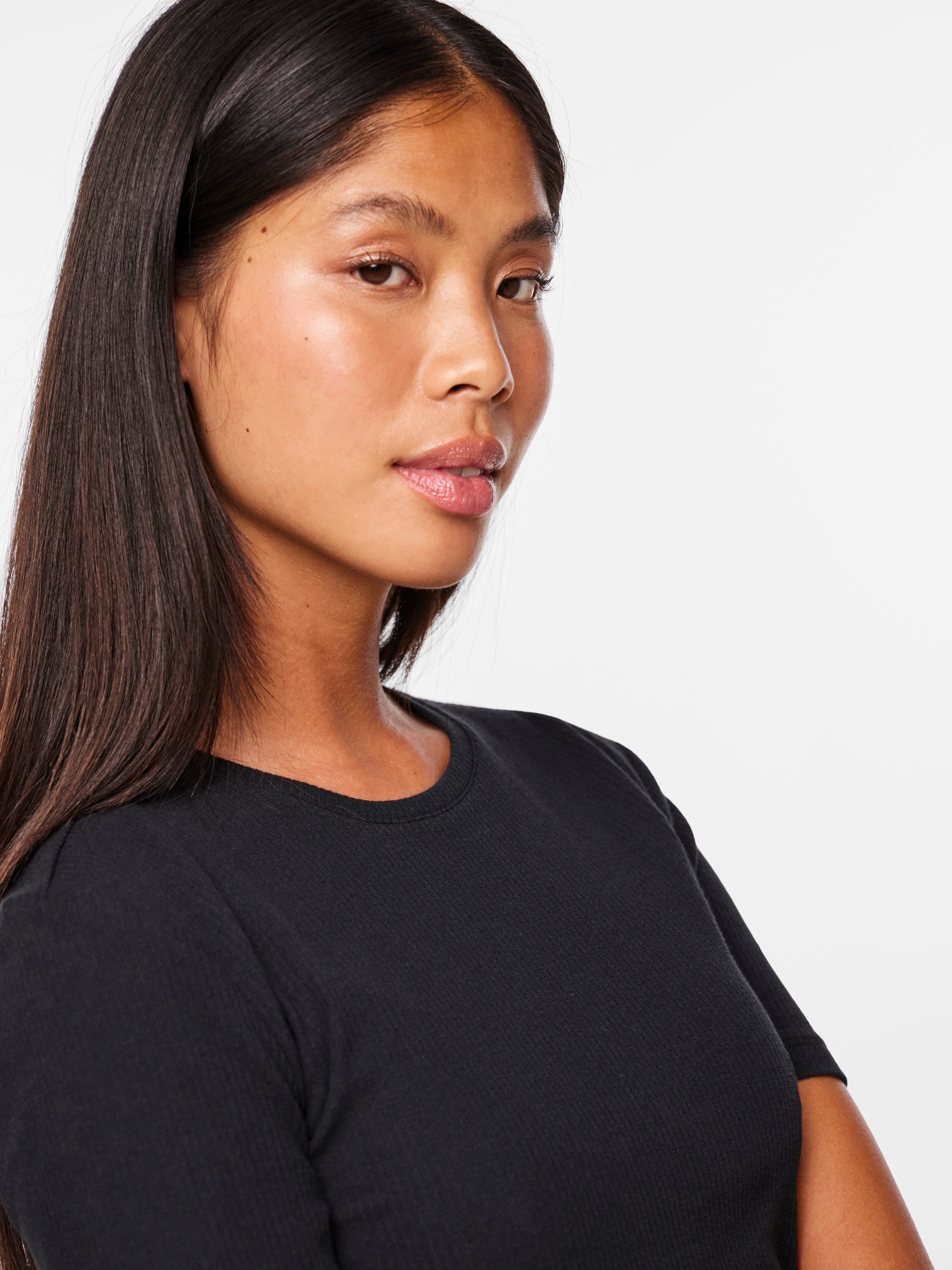 pieces Kurzarmshirt PCRUKA SS TOP JRS NOOS BC mit gerippter Struktur