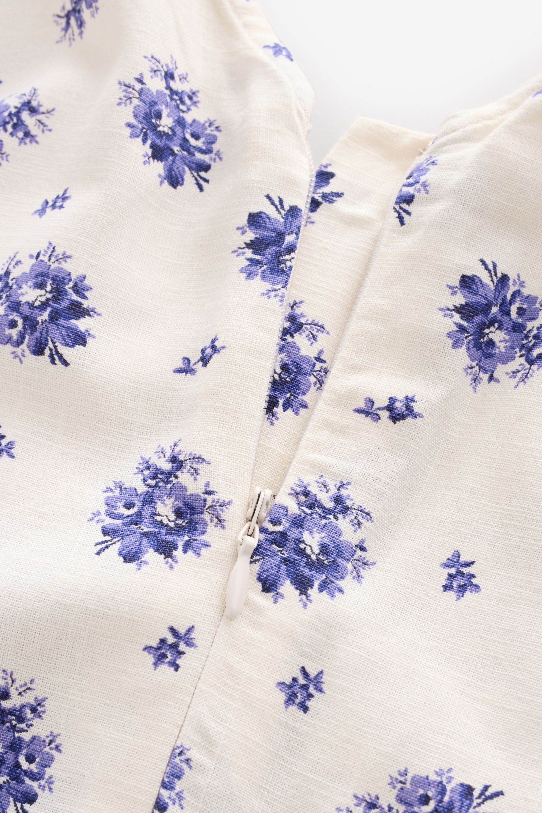 LAURA ASHLEY Midikleid Laura Ashley ärmelloses, gerüschtes Midikleid (1-tlg)