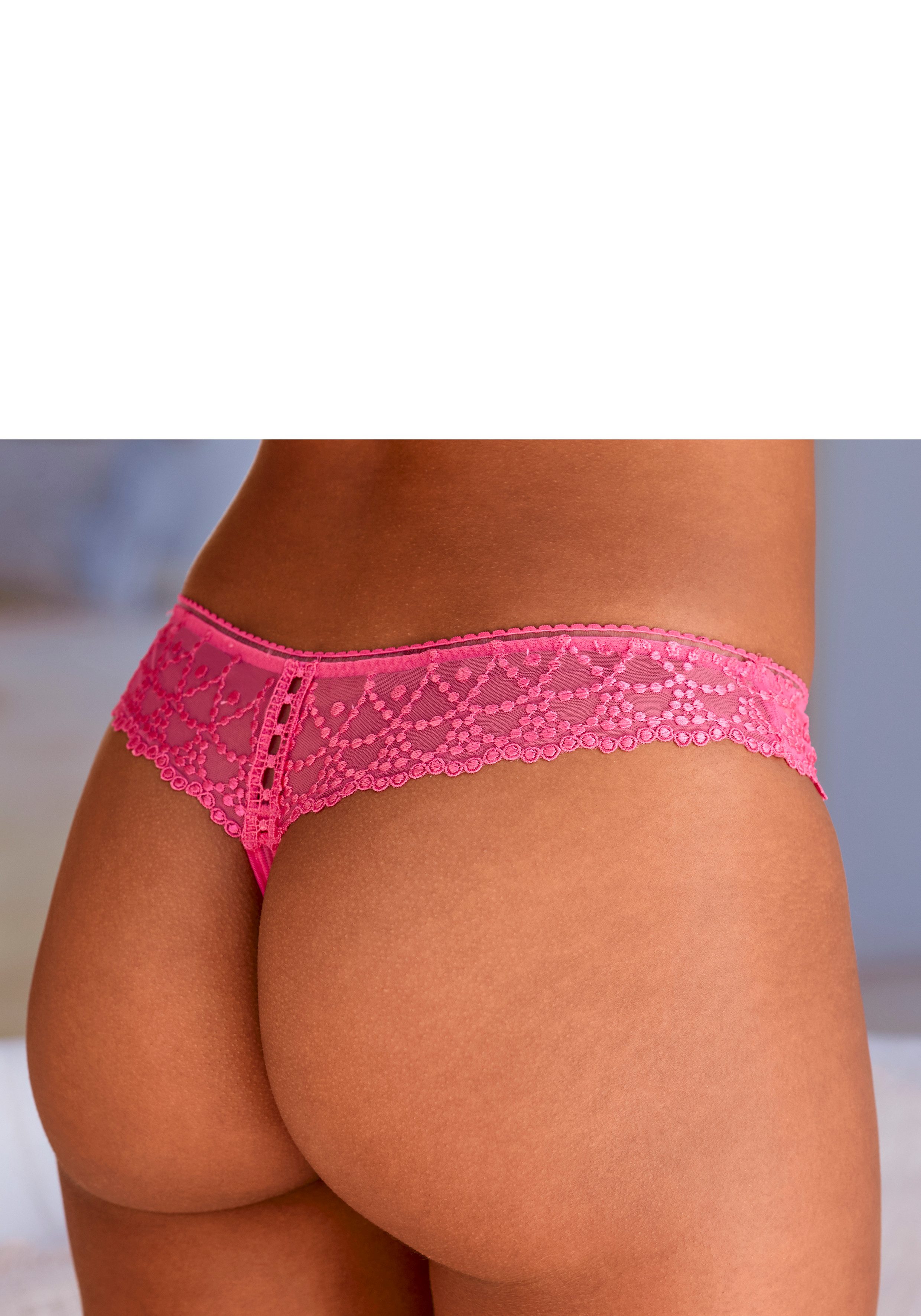 LASCANA String Fabia aus edler Stickereispitze in dezent transparenter Optik