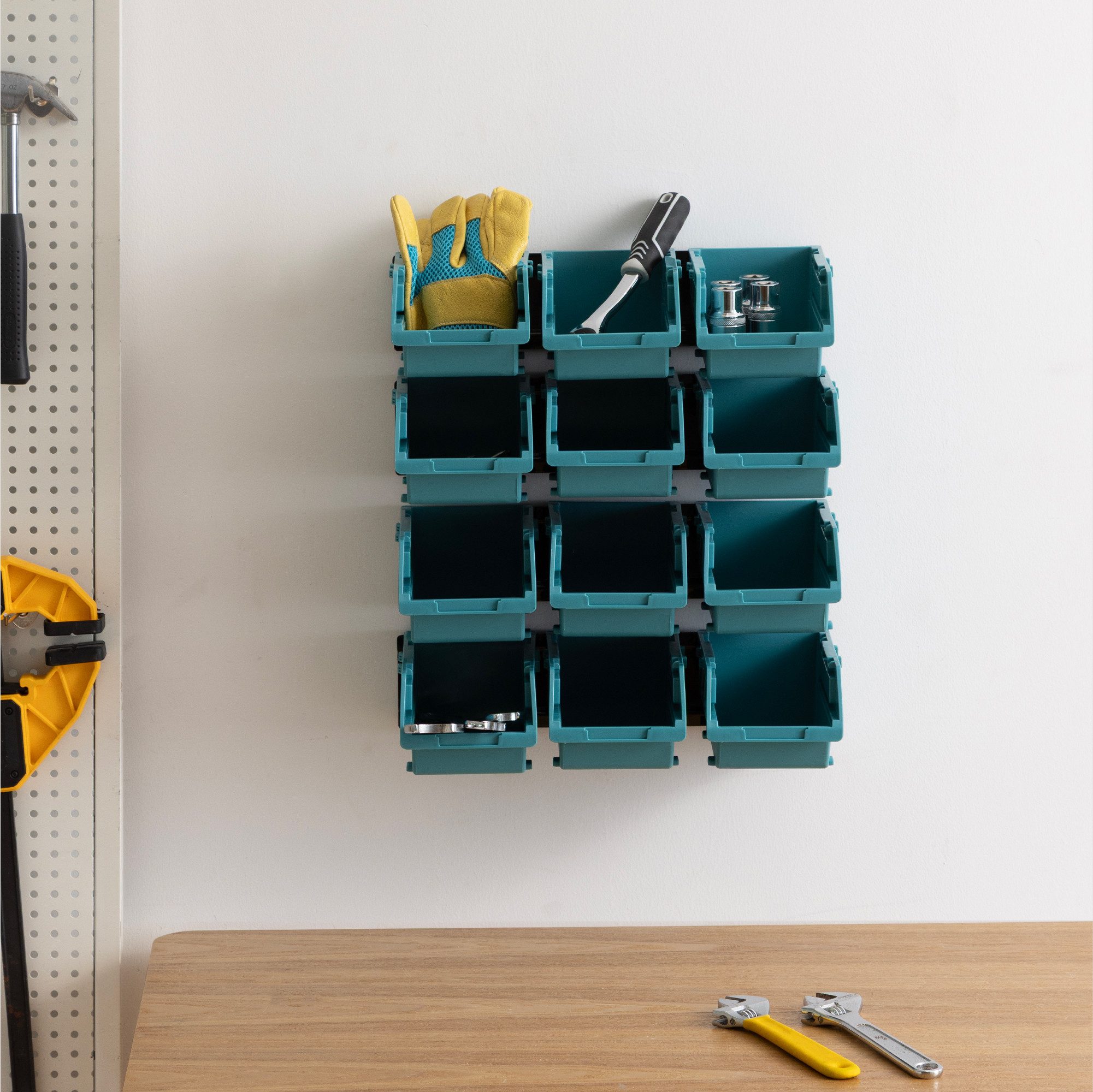 Navaris Werkzeugbox 12er Set Schrauben Sortierbox für Werkzeugwand Werkstatt Organizer (12 St), 12 Stapelboxen Schraubenregal 12 Sichtlagerkästen mit 3 Schienen