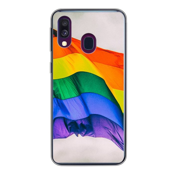 MuchoWow Handyhülle Foto einer Regenbogenflagge Handyhülle Samsung Galaxy A40 Smartphone-Bumper Print Handy