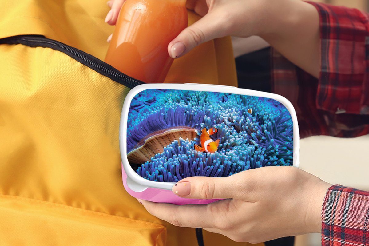 Brotdose Kunststoff Kinder, Erwachsene, (2-tlg), durch Snackbox, Kunststoff, MuchoWow Mädchen, schwimmen für Brotbox rosa Korallen, Anemonenfische Lunchbox blaue Dreibandige