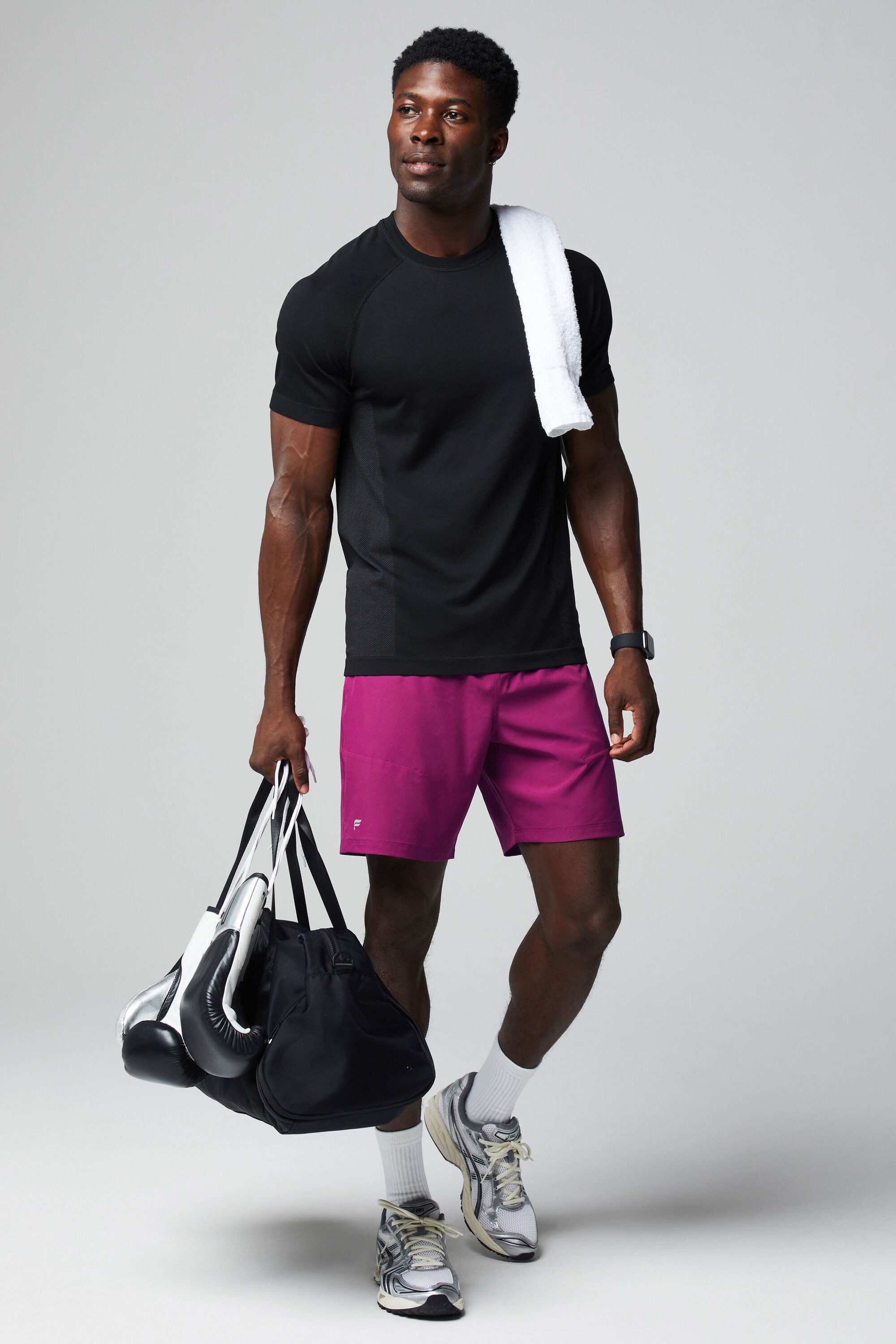 Fabletics T-Shirt The Training Day (1-tlg) aus ultraleichtem, schweißableitenden Performance-Stoff – Bild 4 von 5
