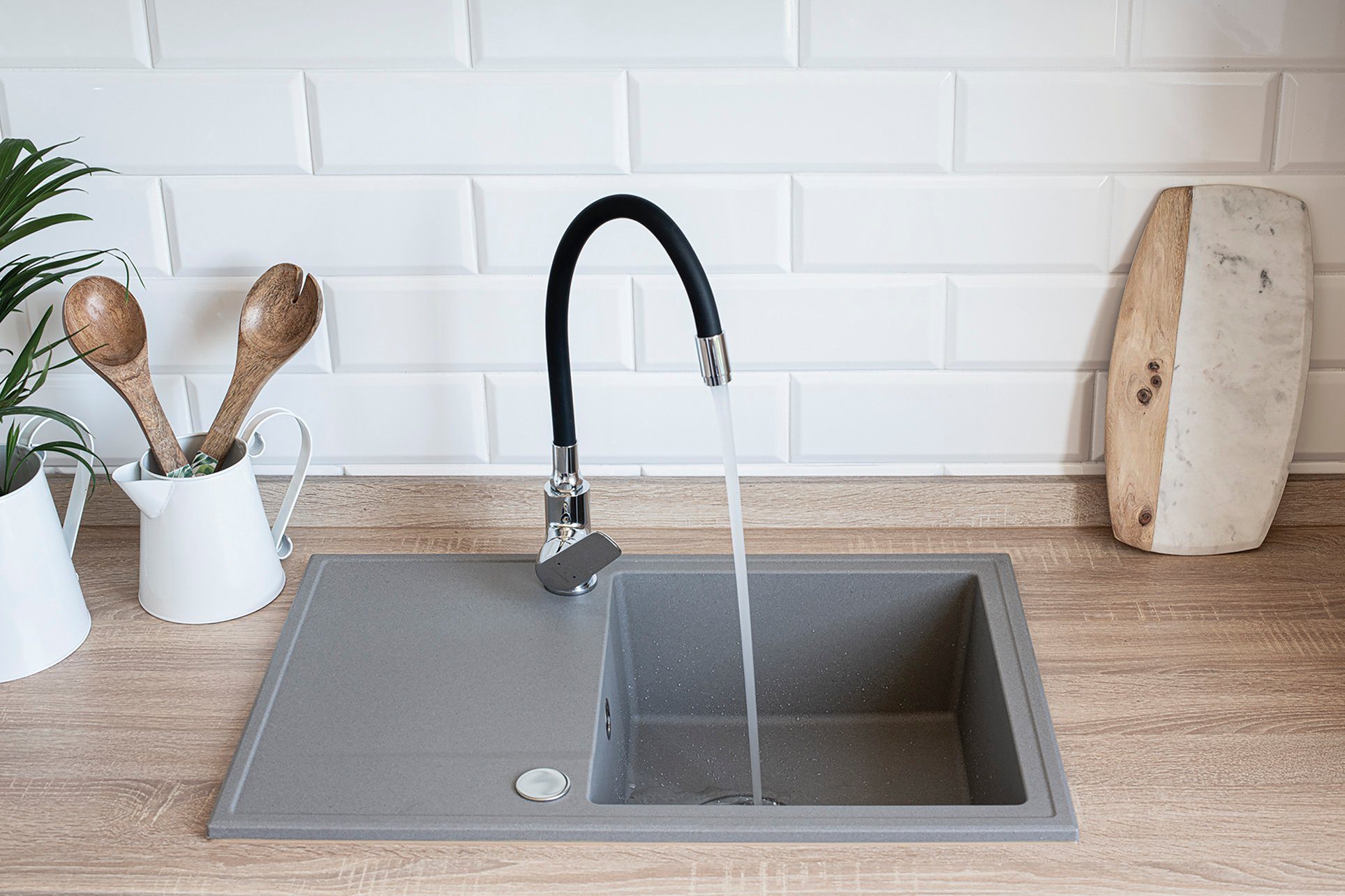 KOLMAN Küchenarmatur Wasserhahn ELZA Küchenmischer mit Chrom-Schwarz in flexiblen Auslauf