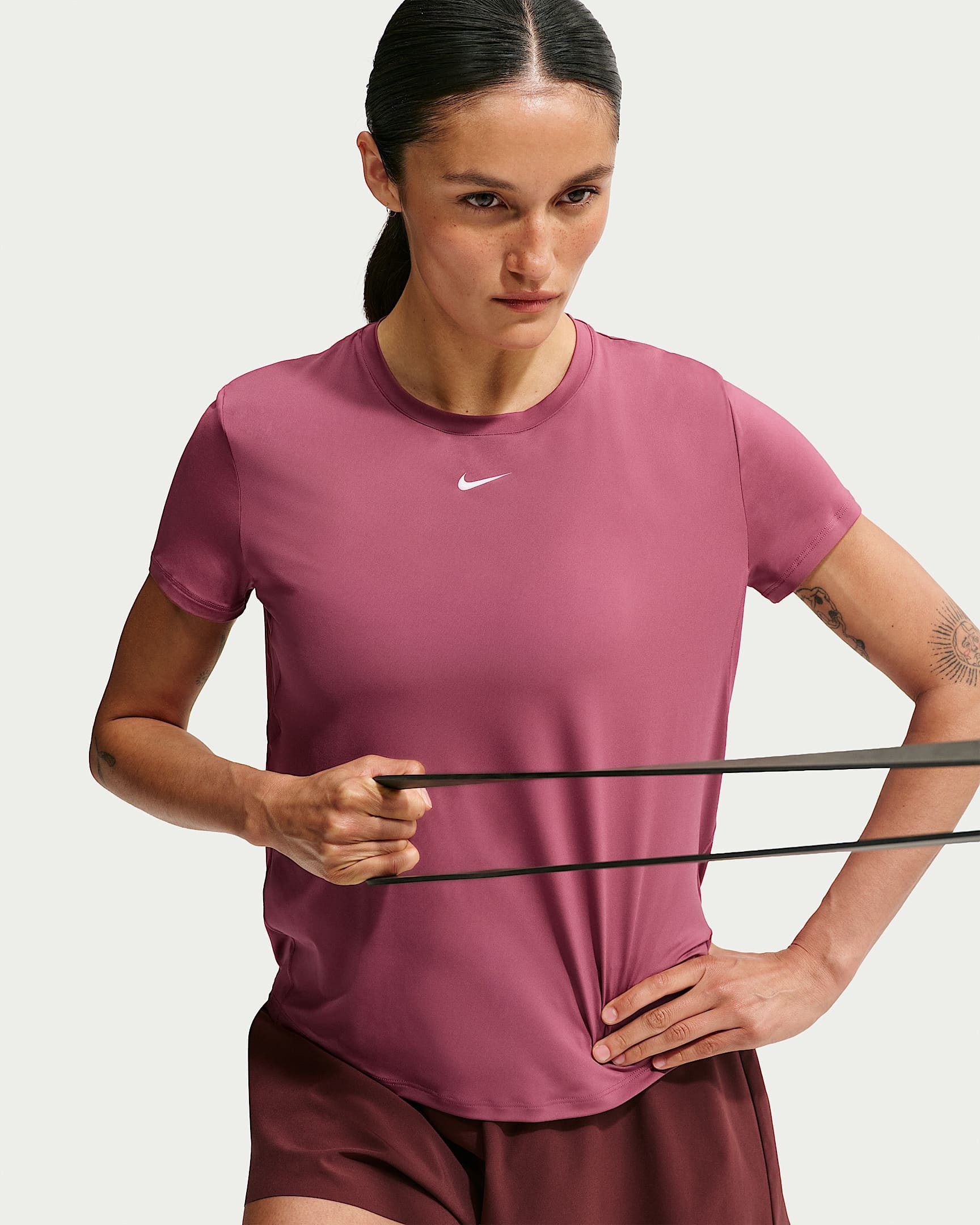 Nike T-Shirt W NK ONE CLASSIC DF SS TOP Kurzarm, mit Rundhalsausschnitt, aus Jersey-Material, normale Länge