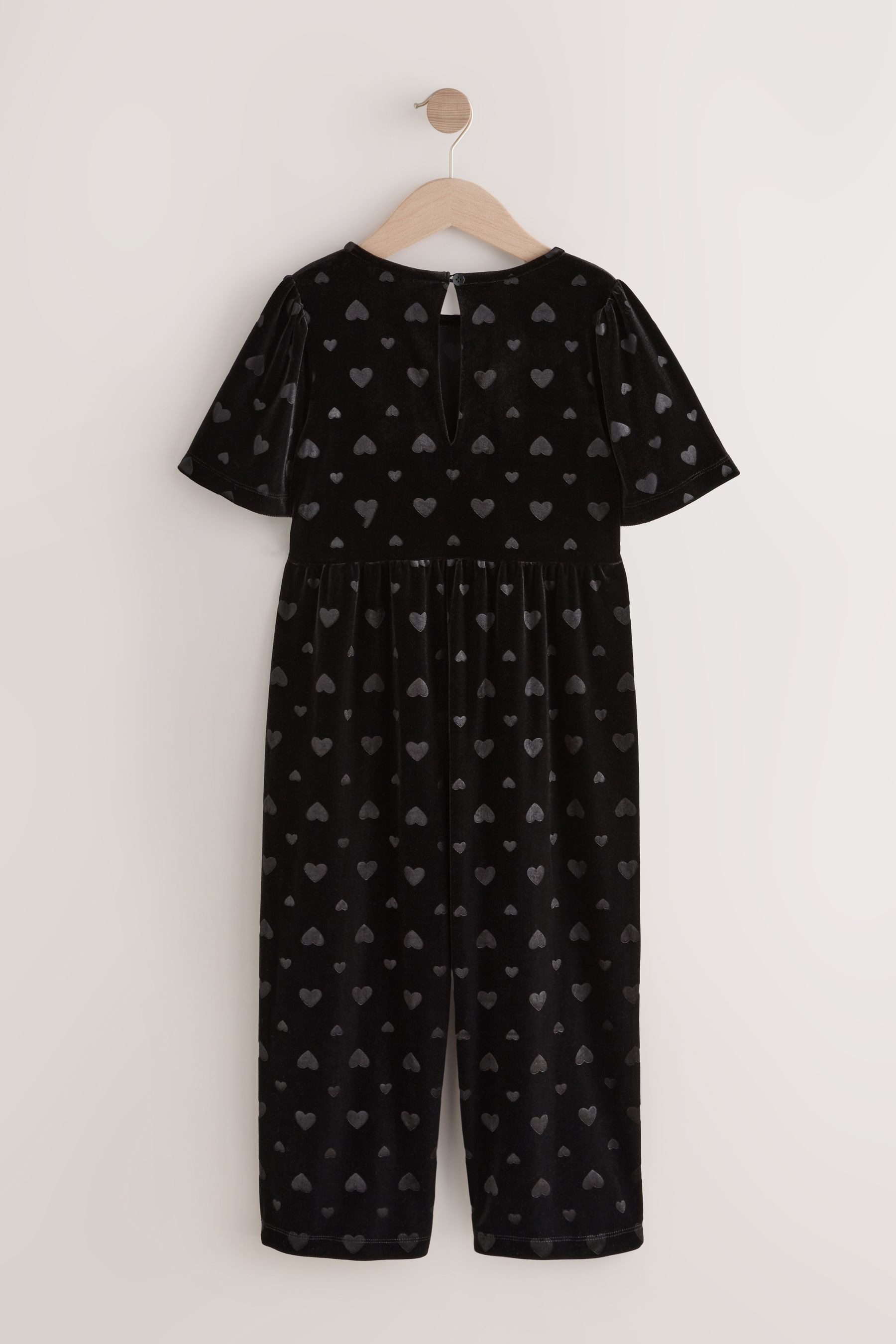 Next Jumpsuit Velours-Jumpsuit mit Herzprägung (1-tlg)