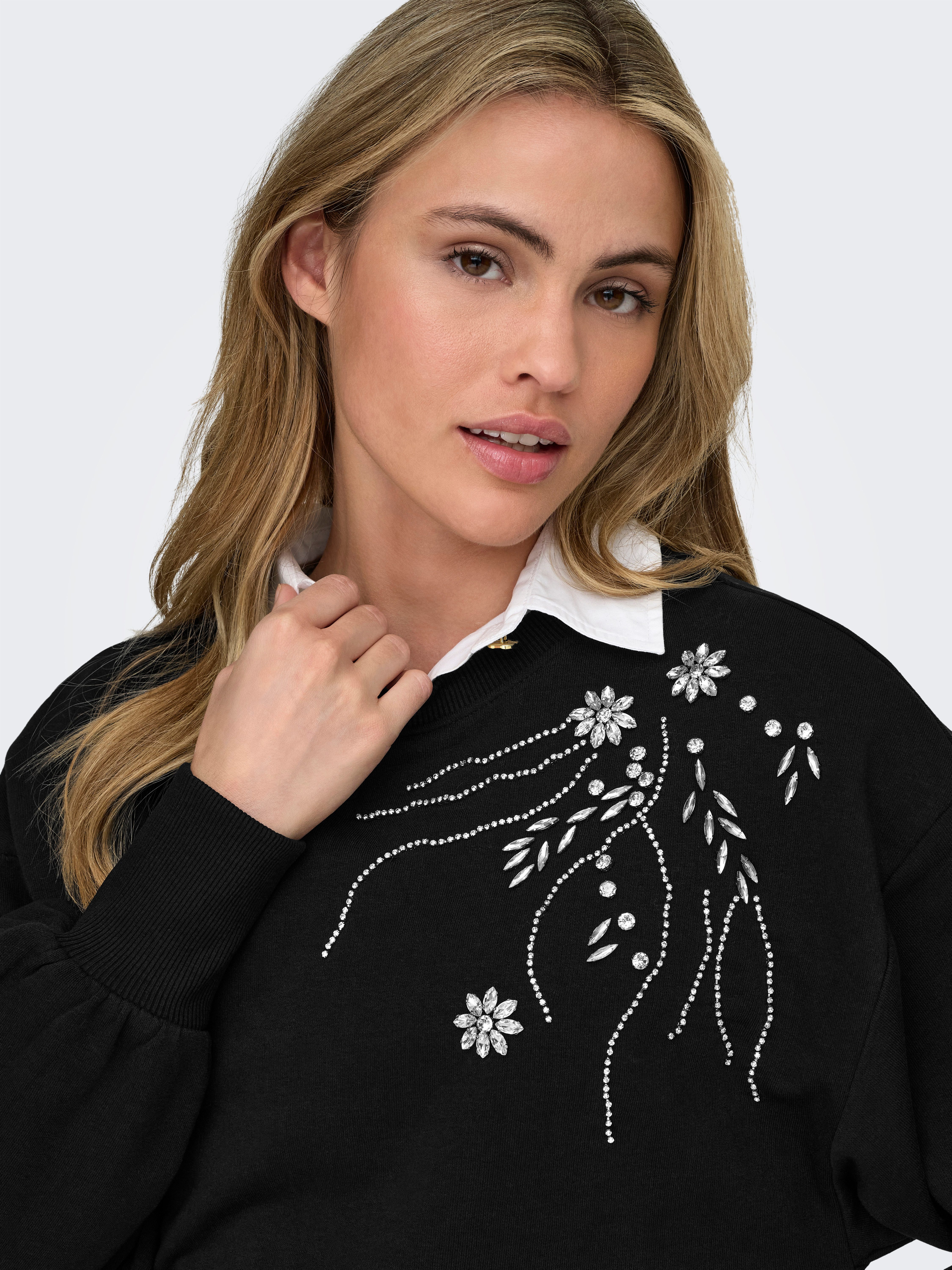 ONLY Sweatshirt ONLCAMELA BROOKE GLITTER LS ONECK UB SWT Baumwollmischung, regular fit, Rundhals