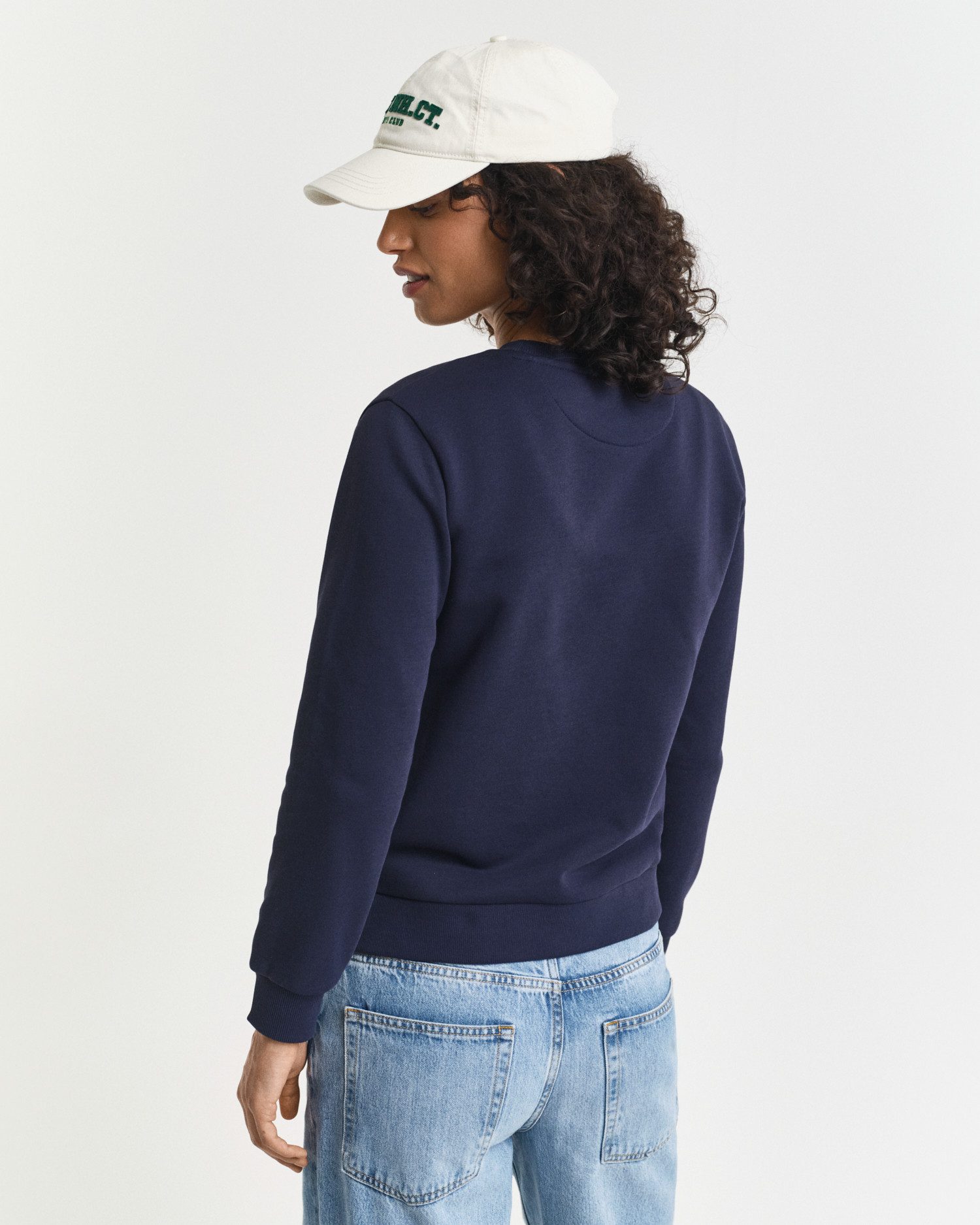 Gant Sweatshirt REG TONAL SHIELD C-NECK SWEAT Ton in Ton Stickerei, Rundhal günstig online kaufen