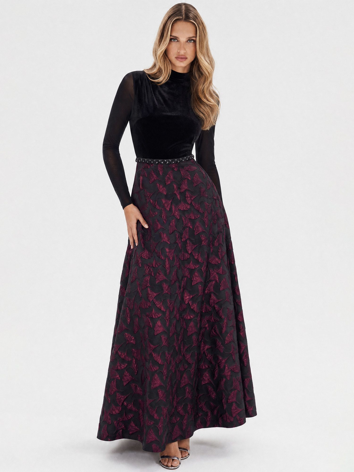 Apart Abendkleid aus Samt und Jacquard