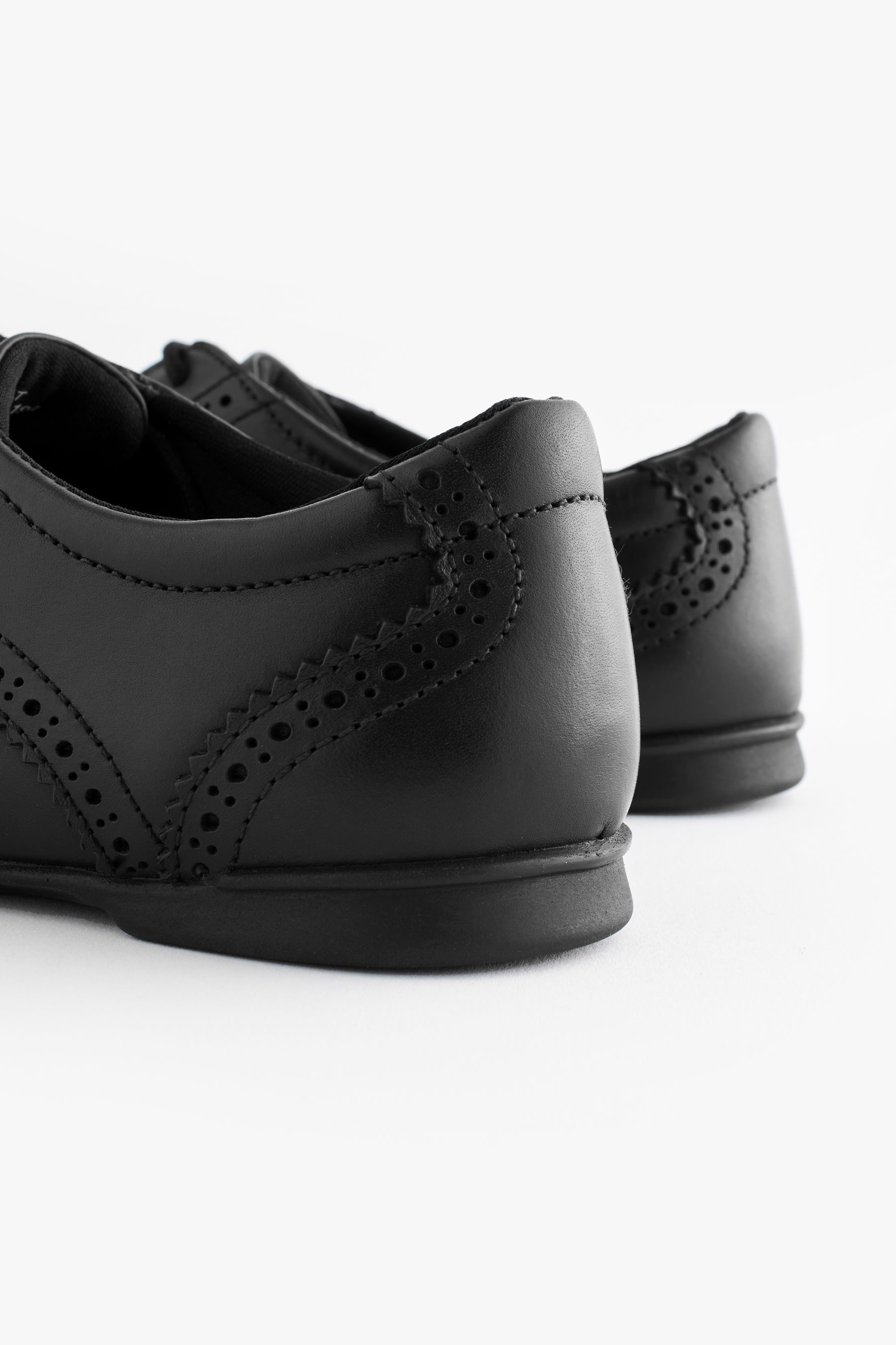 Next Brogue-Schnürschuhe aus Leder, schmale Passform Budapester (1-tlg)