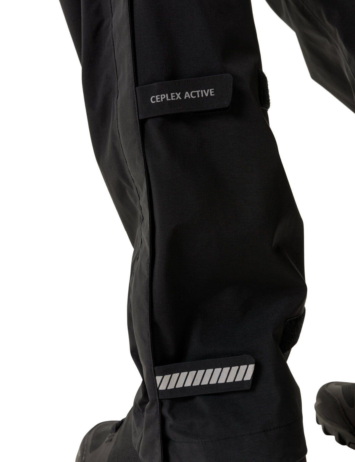 VAUDE Funktionshose Men's Yaras Rain Zip Pants IV (1-tlg) atmungsaktive und schnelltrocknende Radhose