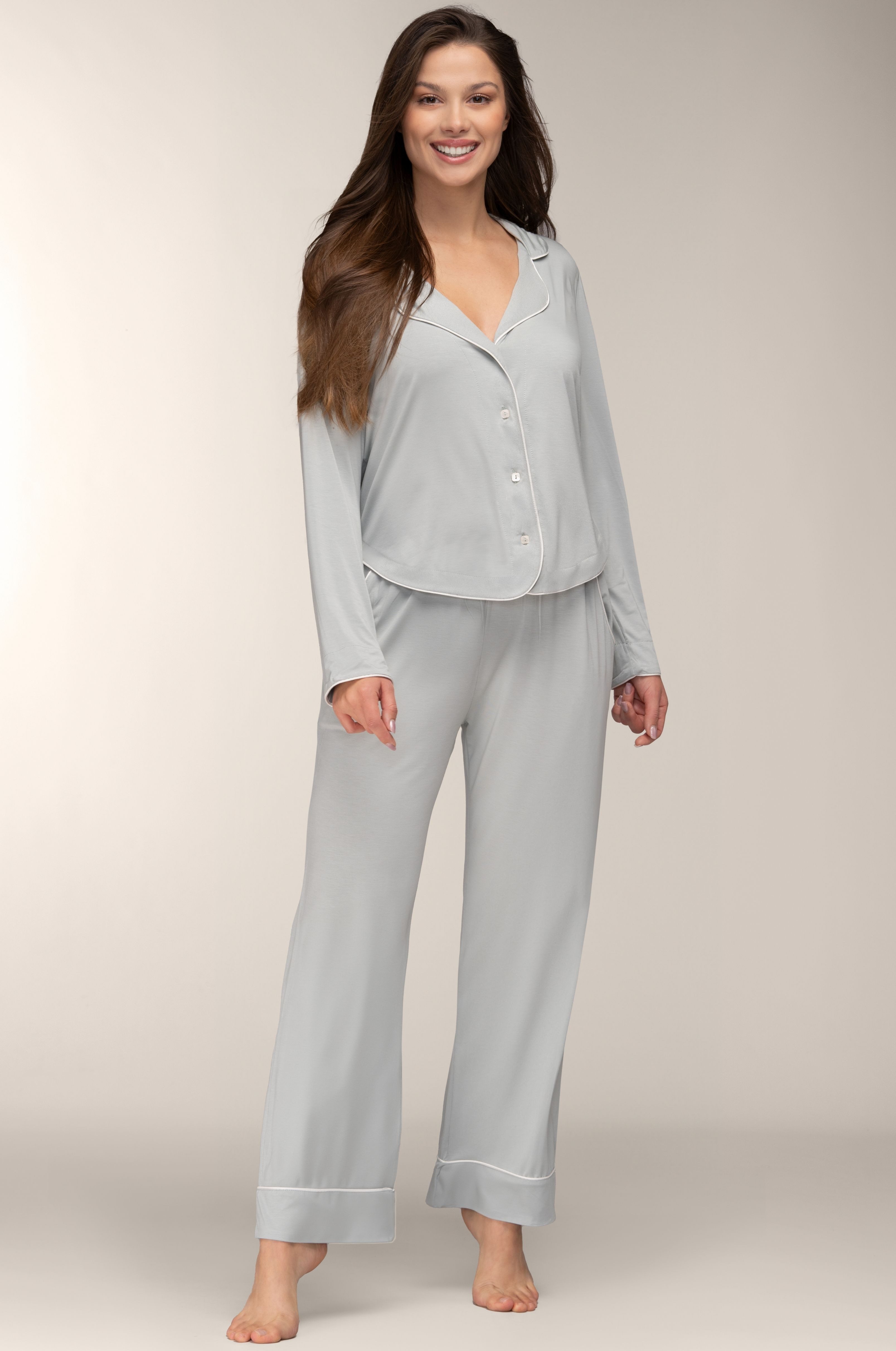 Mademoiselle Sommeil Pyjama Damen Schlafanzug aus EcoVero™ Viskose in Sage Green Reverskragen, Knopfleiste & lange Hose, gefertigt in Polen