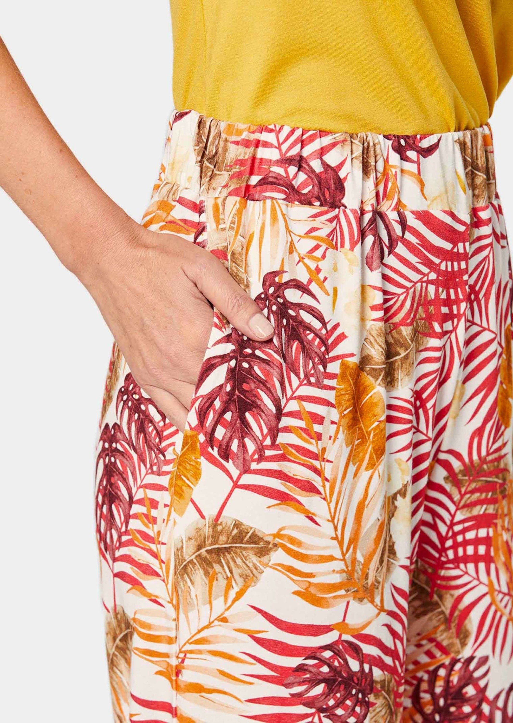 GOLDNER Stoffhose Caprihose Louisa mit Print, attraktiv Florales Design und komfortabler Schlupfbund