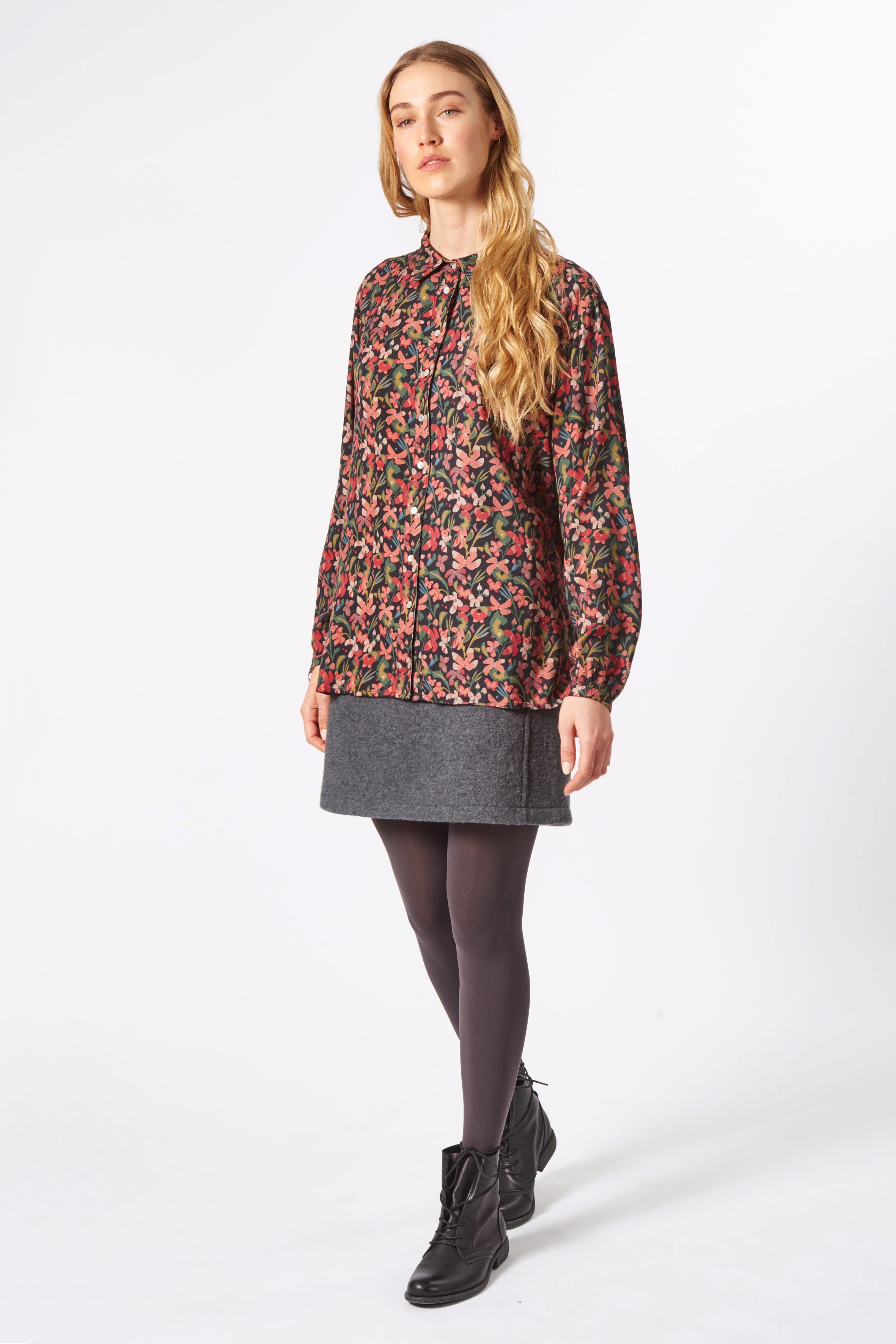 Himalaya Clothing Hemdbluse Edle Bluse Damen aus hochwertiger Viskose mit Blumenmuster Geradegeschnittene Viskose Bluse mit Hemdkragen