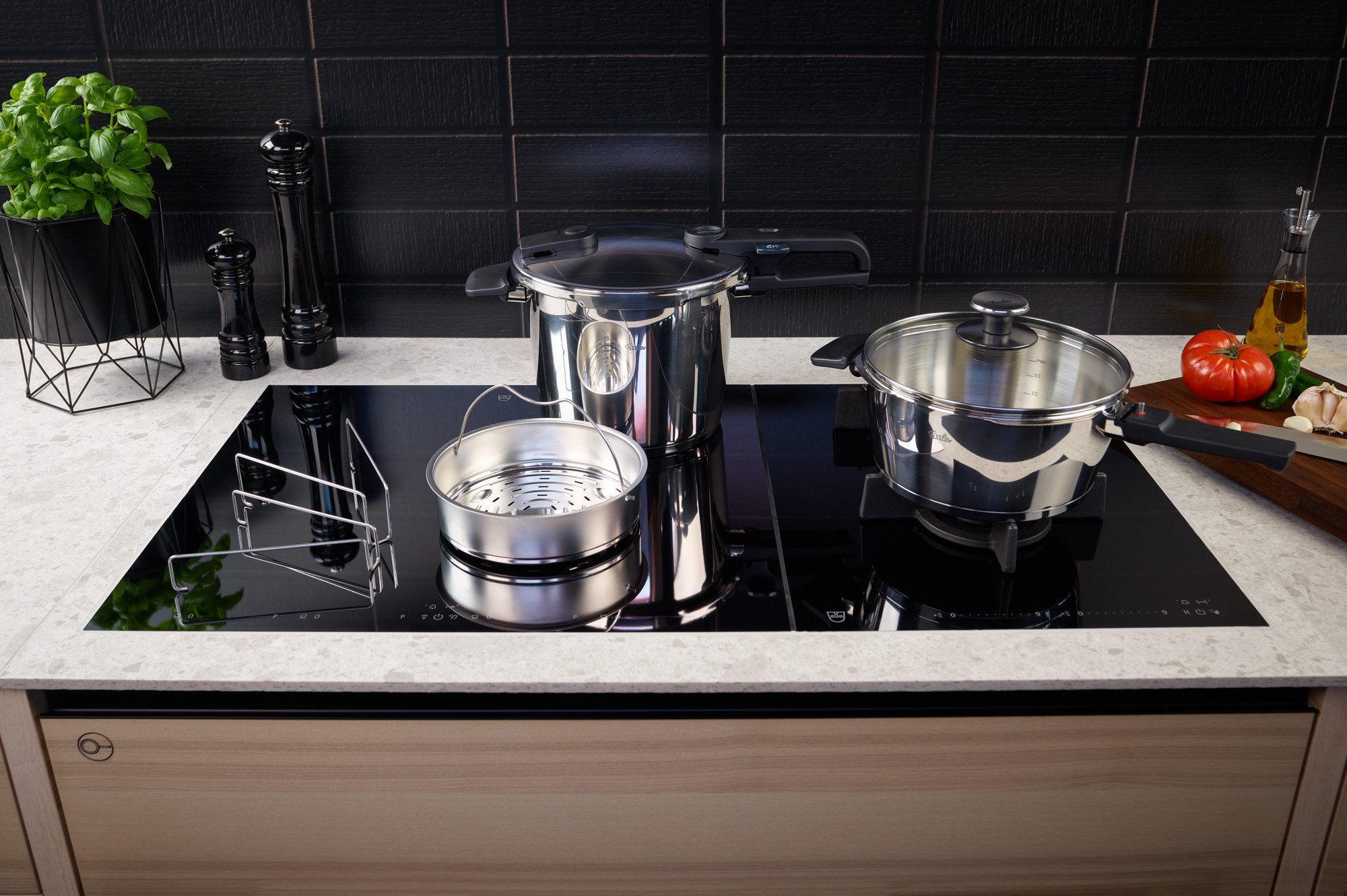 Fissler Schnellkochtopf Vitaquick® Edition, Edelstahl 18/10 (Set, 6-tlg., je 1 Topf 6 + 3,5 Liter, 1 Deckel, 1 Zusatz-Glasdeckel + Zubehör), Made in Germany, mit gelochtem Einsatz