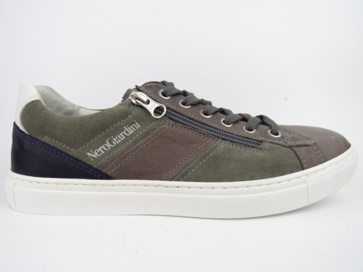 grau kombi. Reißvers. Sneaker