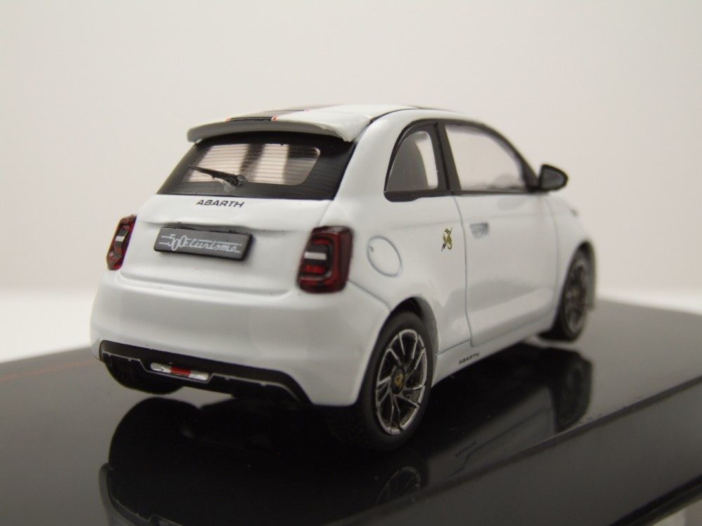 ixo Models Modellauto Fiat 500e Abarth 2024 weiß, Maßstab 1:43