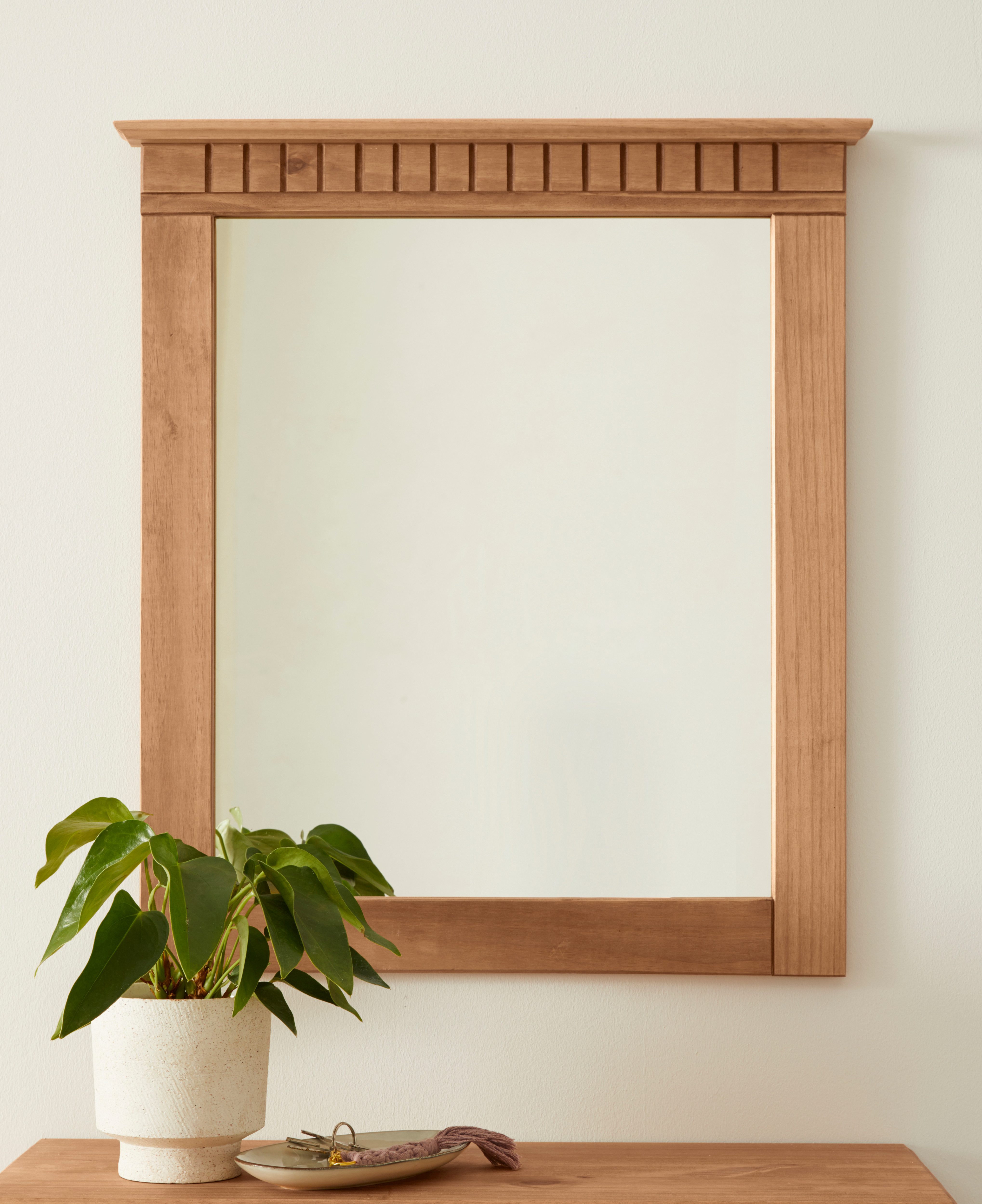 OTTO home Garderobenspiegel Lisa, mit dekorativen Fräsungen, Spiegelfläche ca. 44 x 56 cm
