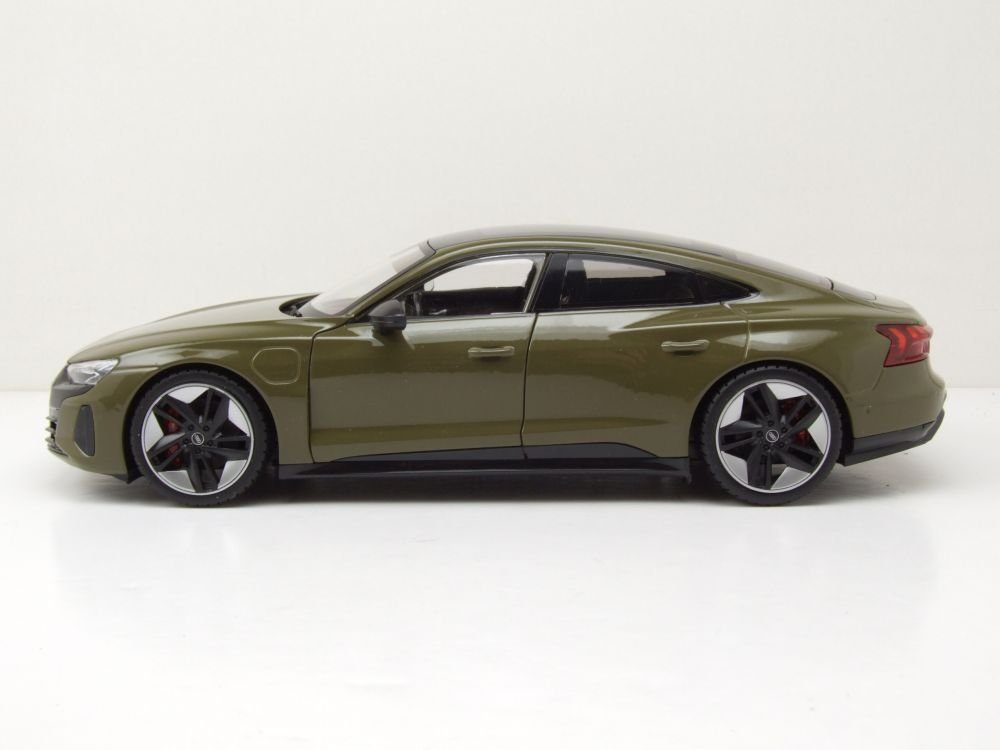 Bburago Modellauto Audi RS e-tron GT 2022 grün, Maßstab 1:18