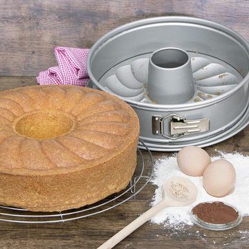 STÄDTER Springform We Love Baking mit Flach- und Rohrboden Ø 26 cm