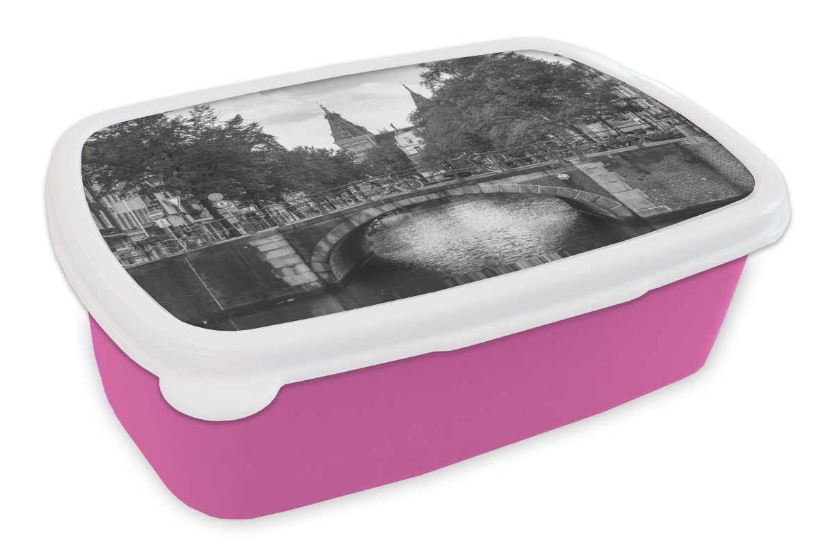 MuchoWow Lunchbox Brücke über die Prinsengracht in Amsterdam - schwarz und weiß, Kunststoff, (2-tlg), Brotbox für Erwachsene, Brotdose Kinder, Snackbox, Mädchen, Kunststoff rosa