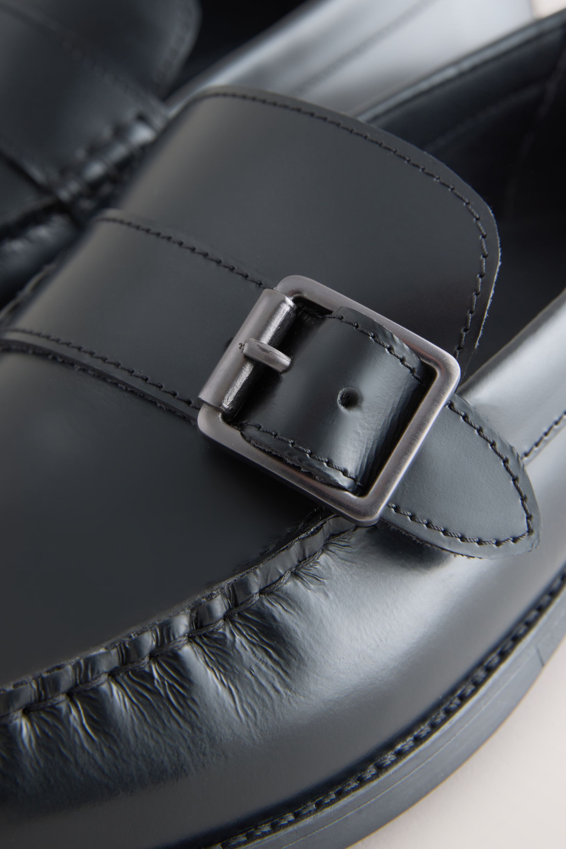 Next Leder-Slipper mit Schnalle Loafer (1-tlg)