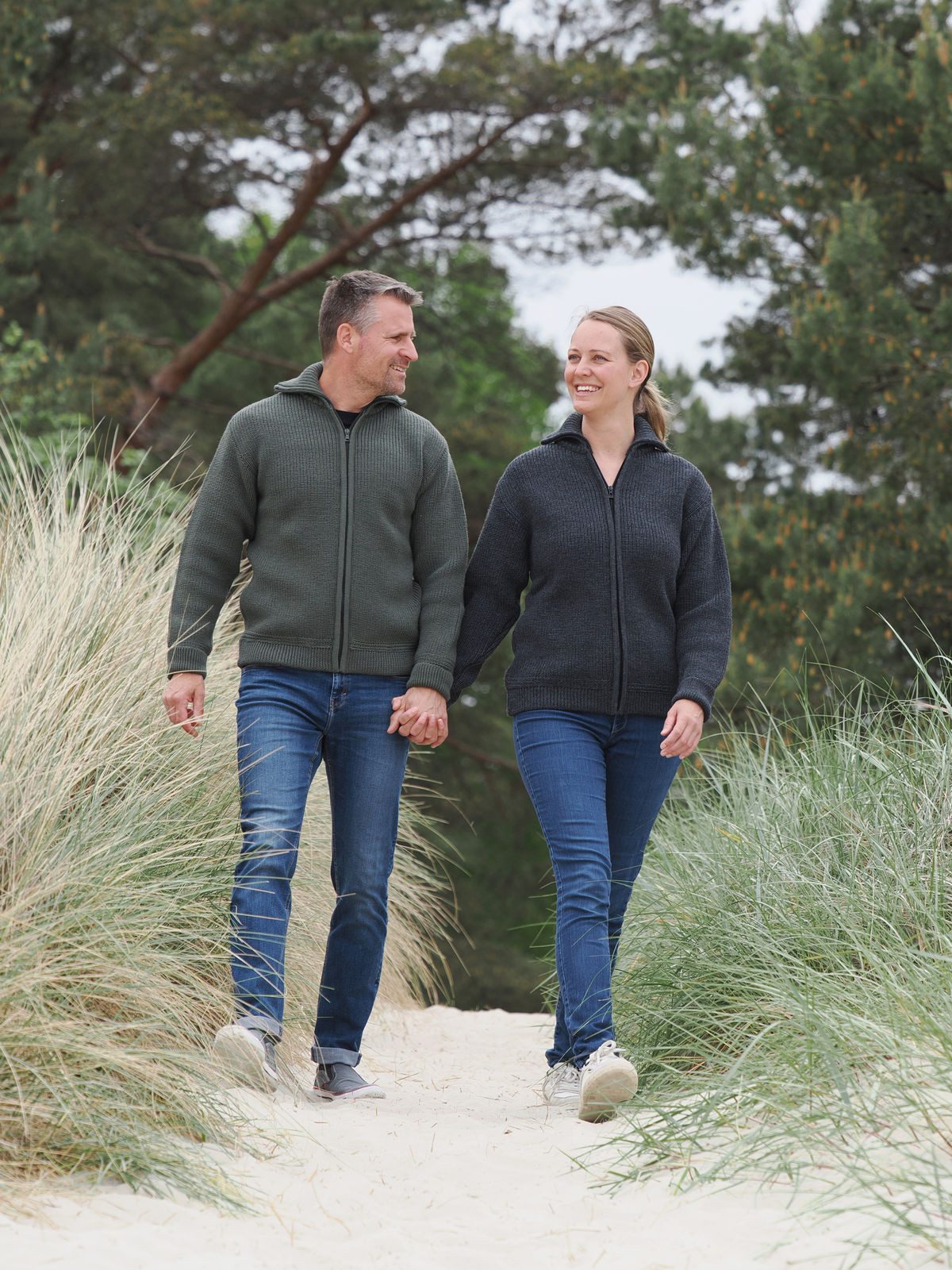 Blauer Peter Strickjacke aus Merino mit Troyerkragen und Reißverschluß