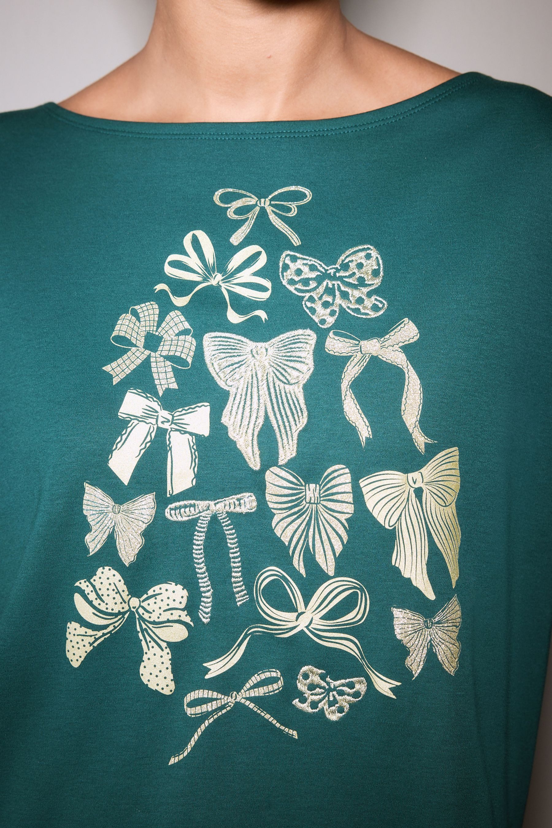 Next Blusenshirt Oberteil mit U-Boot-Ausschnitt und Weihnachtsbaum (1-tlg)