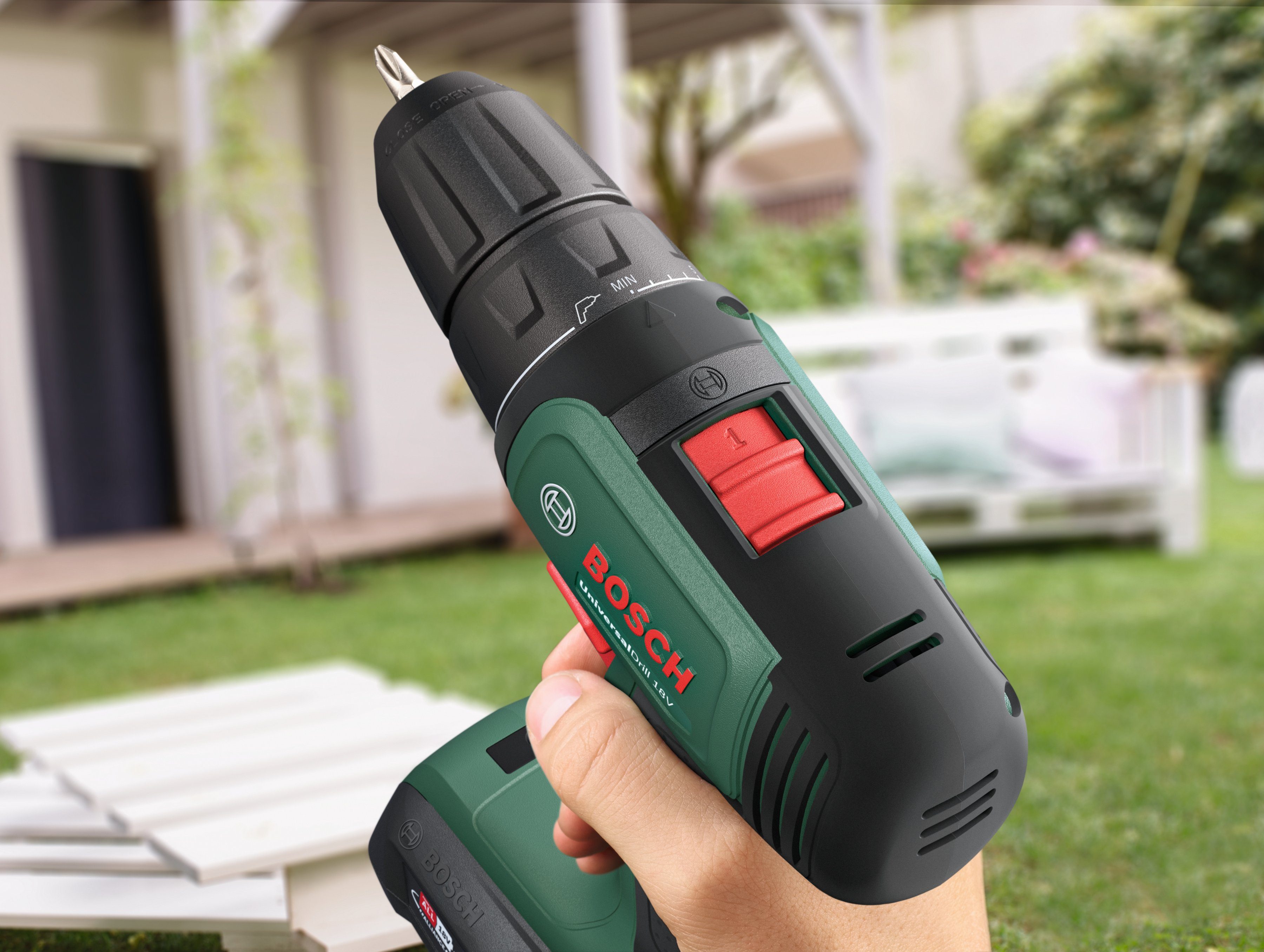 Bosch Home & Garden Akku-Bohrschrauber Power for ALL 18V Akku-System »UniversalDrill 18V«, Inkl. 2xAkkus 18V/1,5 Ah, Ladegerät, Systembox und viel Zubehör