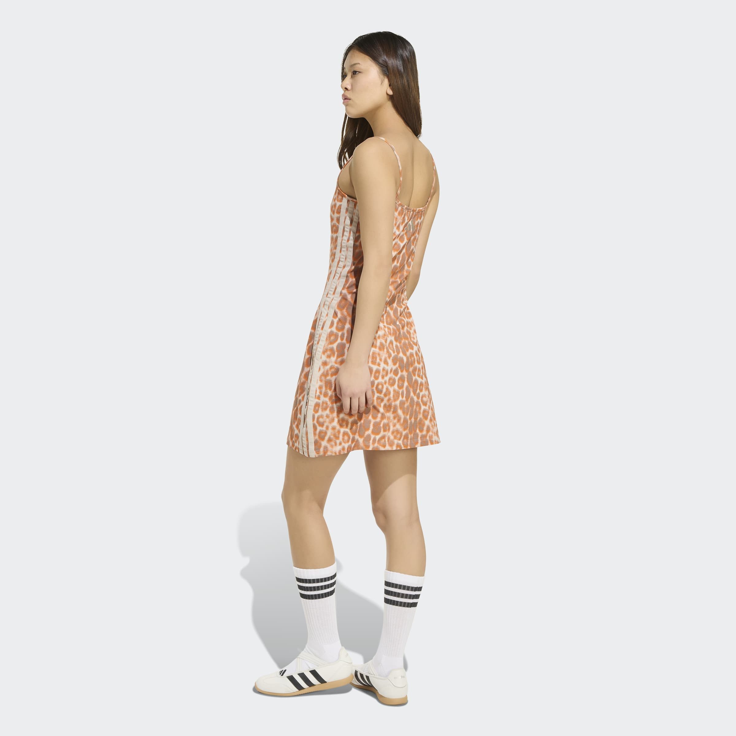 adidas Sportswear Shirtkleid SEASONAL ESSENTIALS MIT LEOPARDENPRINT UND 3-STREIFEN