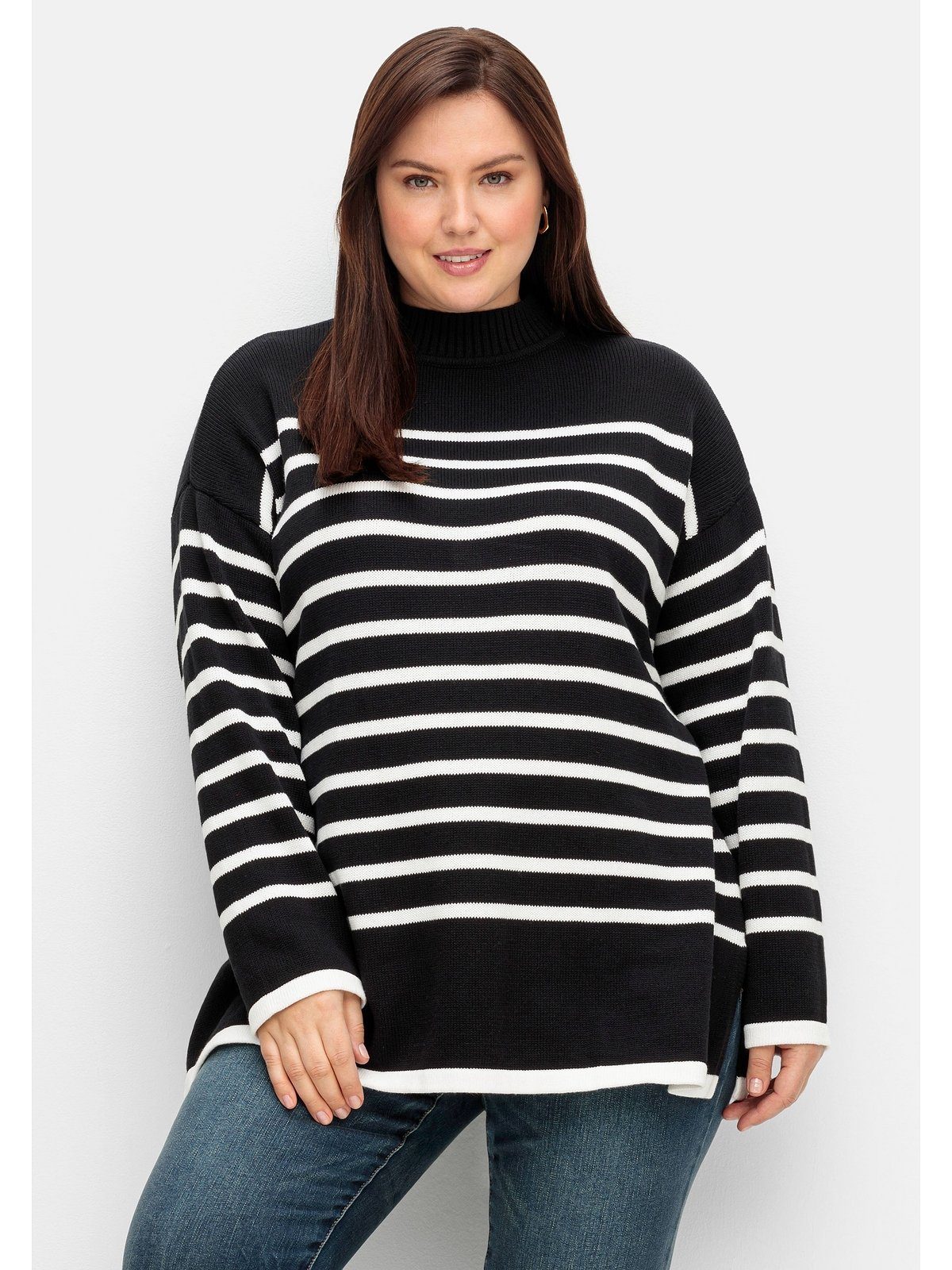 Sheego Rundhalspullover Große Größen in A-Linie, mit Seitenschlitzen