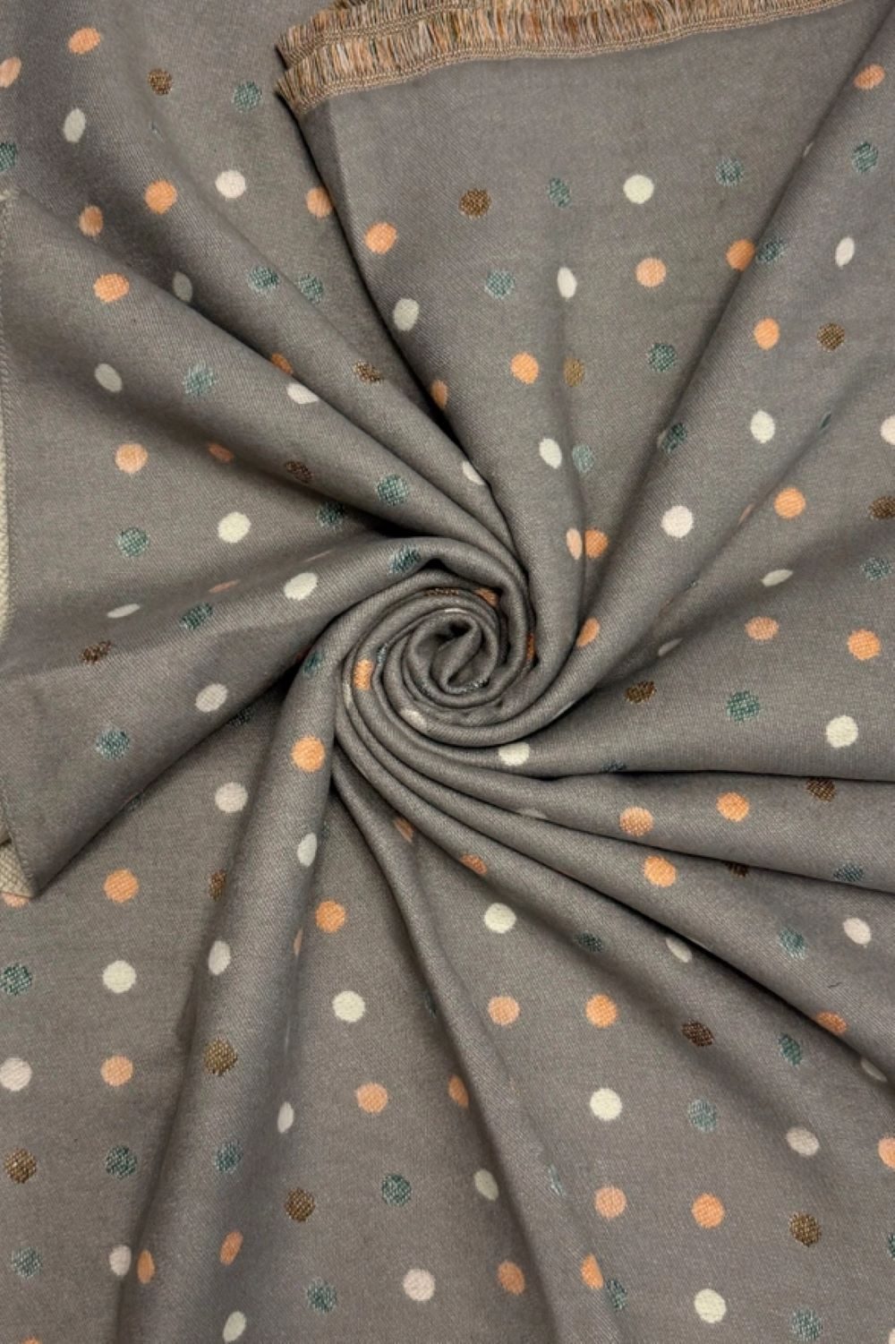 Fashion Scarf World Modeschal Weicher Wollschal mit Wendefunktion und filigranem Punktmuster, Angenehm weich, leicht und wärmend