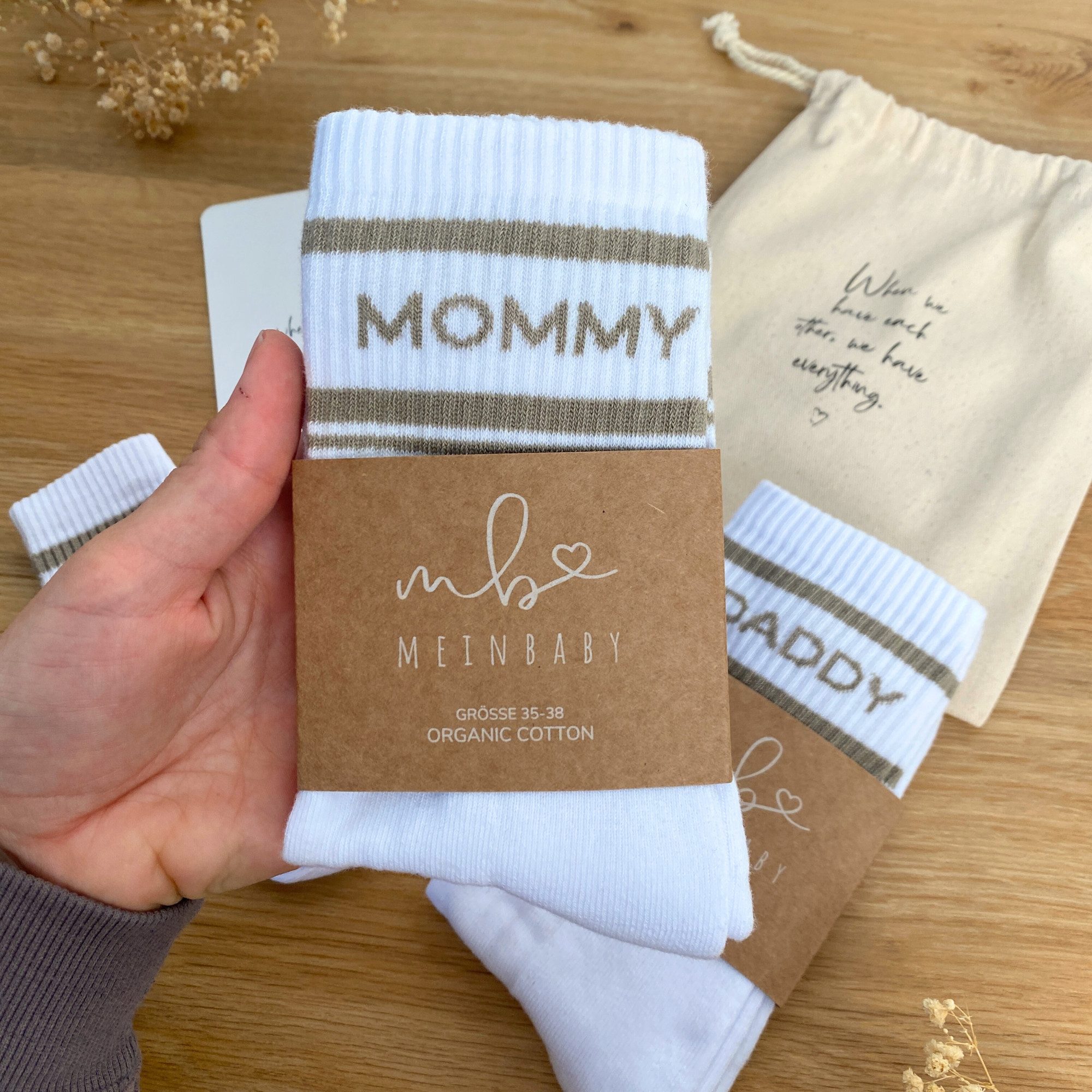 MeinBaby123® Tennissocken Geschenkidee Schwangerschaft & Geburt, Geschenk frischgebackene Mama (Set, 1 Paar Socken inkl. Baumwollsäckchen und Karte) Baby Geschenk, Mama Socken