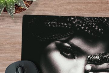 MuchoWow Gaming Mauspad Frauen - Schmuck - Schwarz - Weiß (1-St), Mousepad mit Rutschfester Unterseite, Gaming, 40x40 cm, XXL, Großes