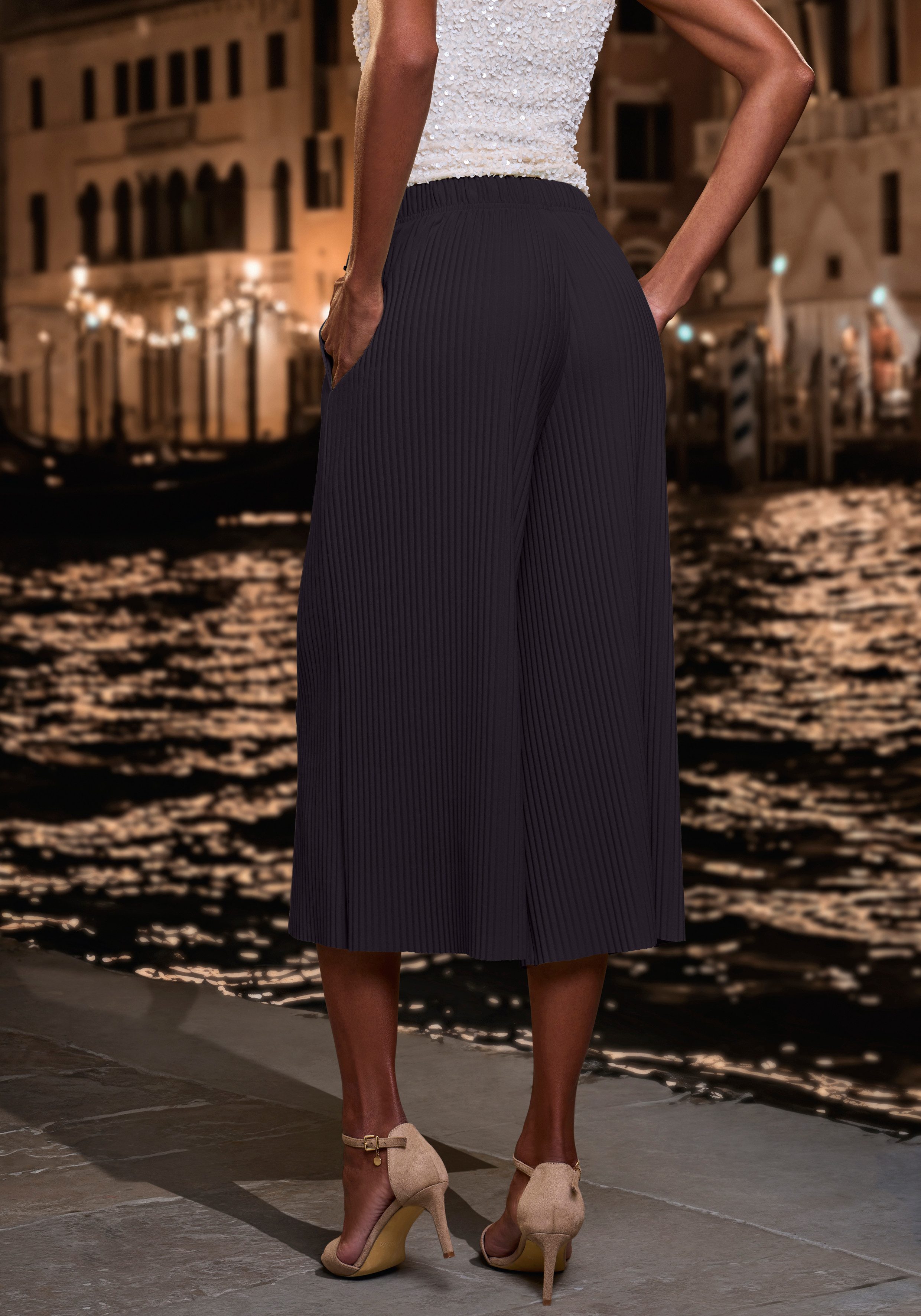 LASCANA Culotte in weiter Form mit Plisseefalten