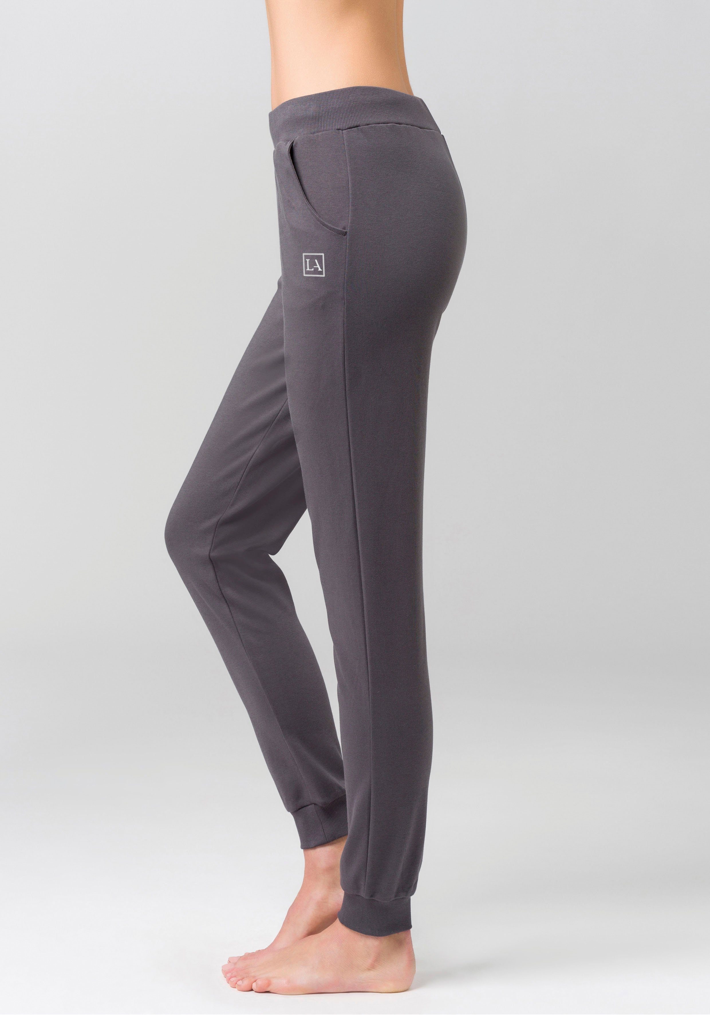 LASCANA ACTIVE Jogginghose in schmaler Form mit Bündchen