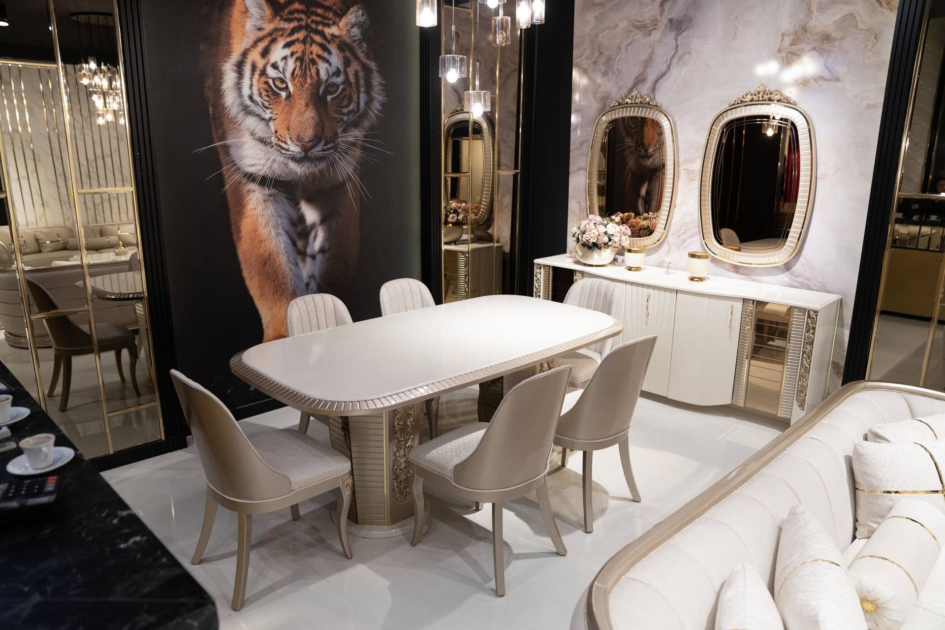 Esszimmer-Set Elegantes Holz-Esszimmer-Set in Beige mit Esstisch und Stühlen