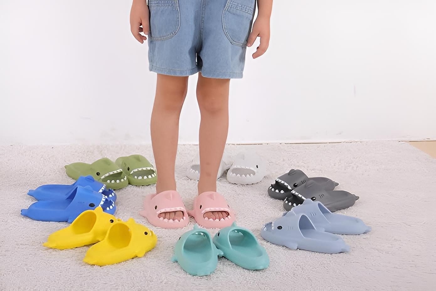 Corimori Bequeme Hai Badeschuhe im Haifisch-Design günstig online kaufen