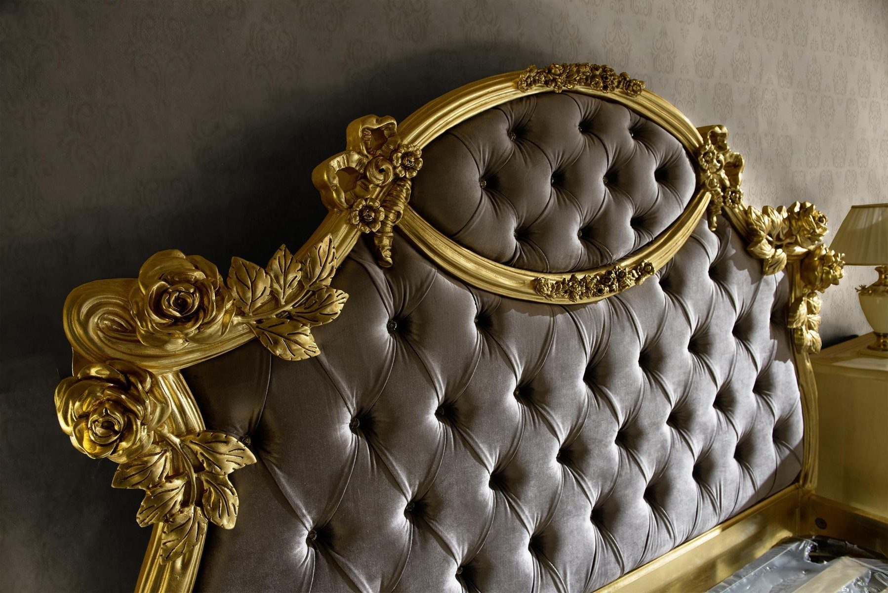 Xlmoebel Polsterbett Luxus Chesterfield Bett im Barock-Stil mit edlem Design (Bett, 1-tlg., Bett), Hergestellt in Europa