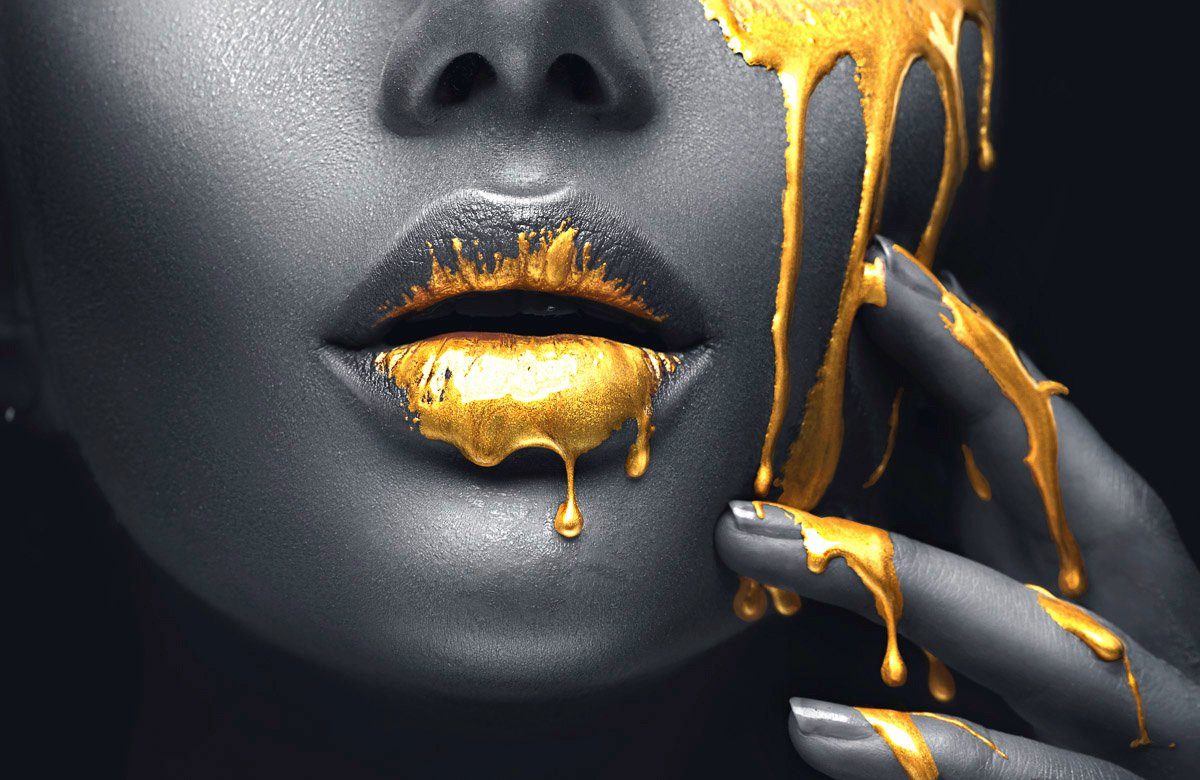 Papermoon Fototapete GOLDENE LIPPEN-SCHMUCK ART DESIGN günstig online kaufen