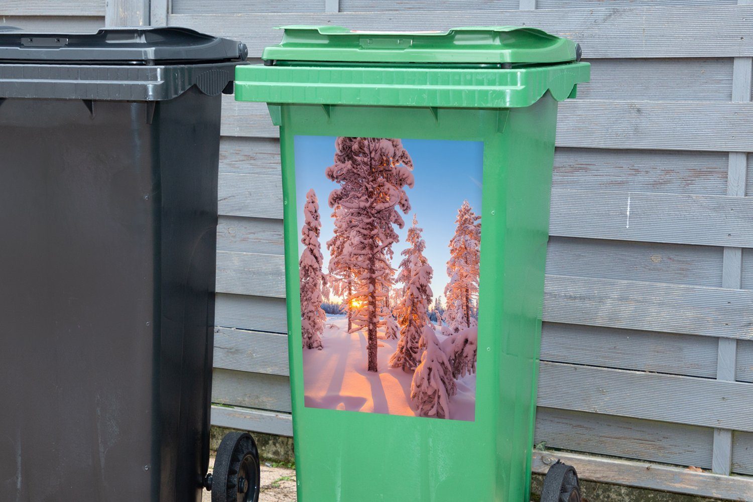 Sticker, MuchoWow Mülleimer-aufkleber, Mülltonne, Finnland Verschneite in Wandsticker Zweige Container, St), (1 Abfalbehälter