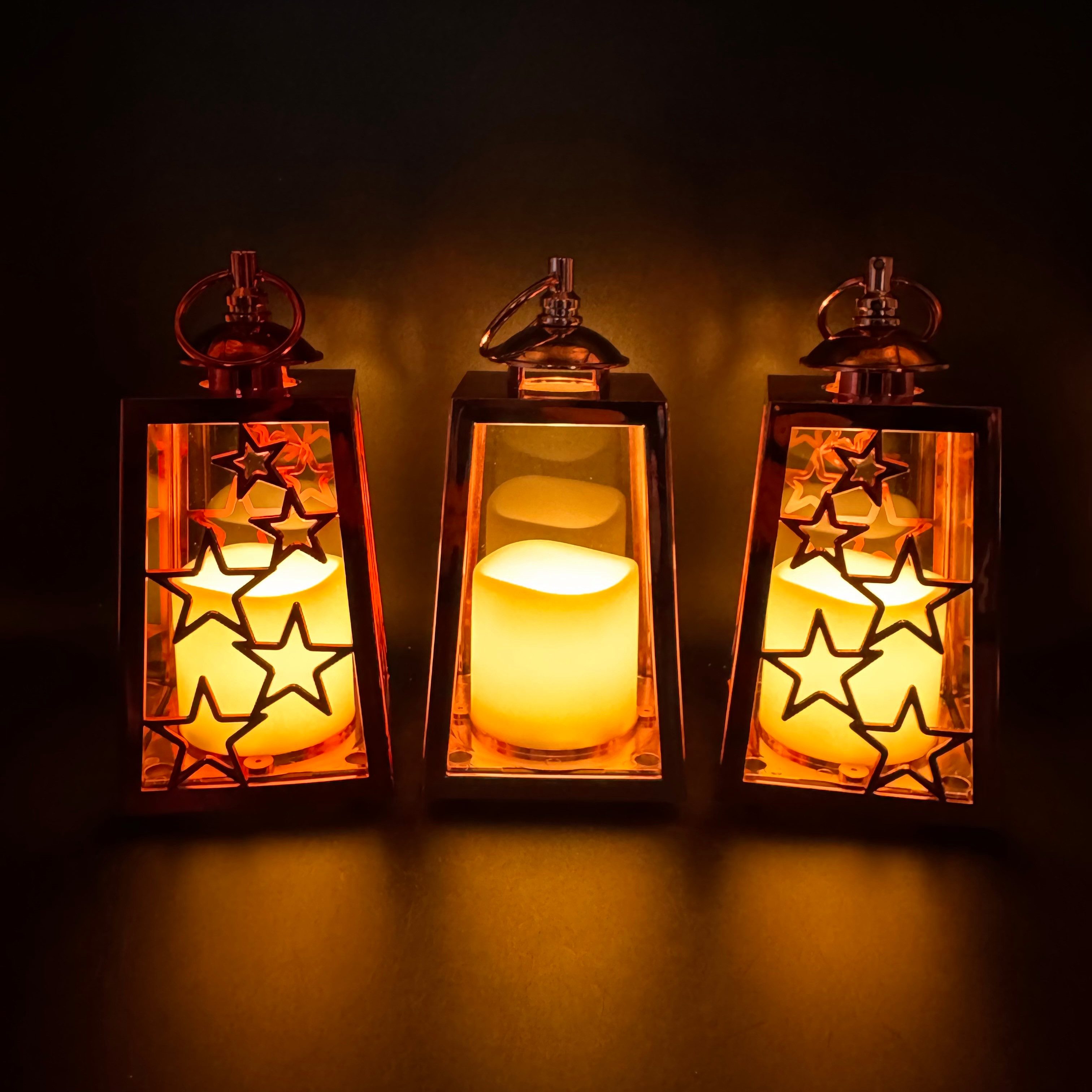 Online-Fuchs LED Laterne im 3er Set mit LED-Kerzen, Timer und Sternen verziert - Outdoor, Dauerleuchten oder Flackereffekt wählbar, warmweiße LED-Flamme, Dekoration für Herbst, Winter und Weihnachten