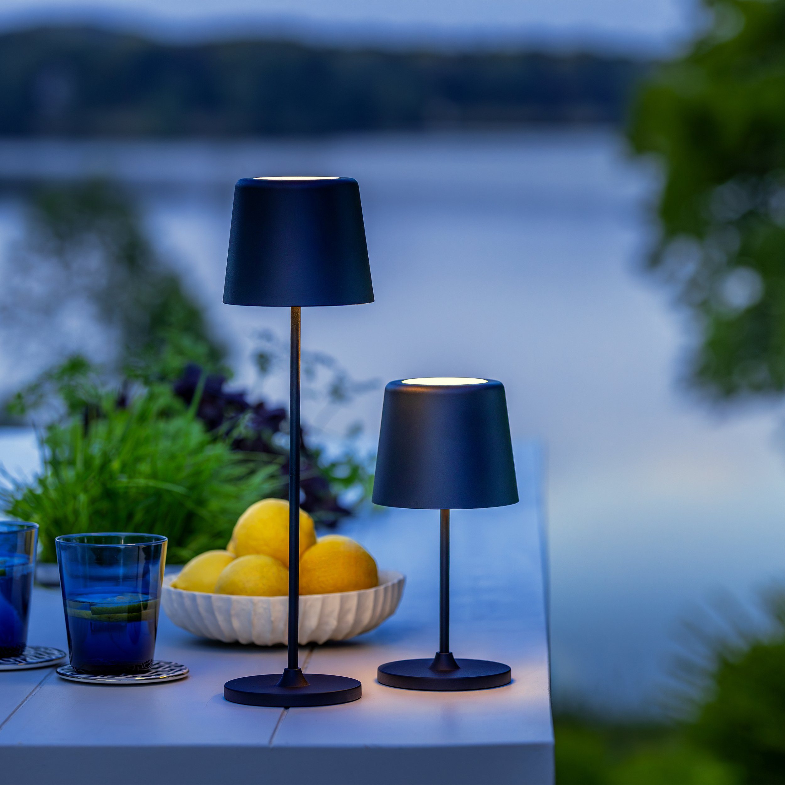Brilliant LED Tischleuchte Kaami - mobile LED Außen Tischlampe, Dimmfunktion, mehrere Helligkeitsstufen, LED fest integriert, Warmweiß, mobile LED Außen Tischlampe, 37 cm, 310 lm, Touchdimmer, USB